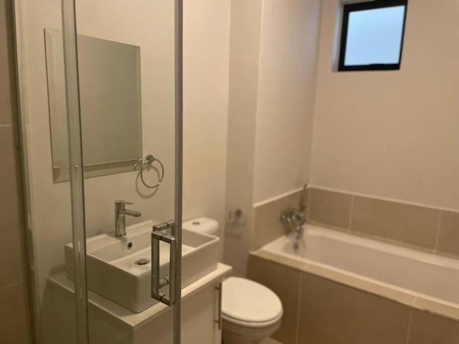 Luxurious 2BD 2BT APT in Midrand view 4