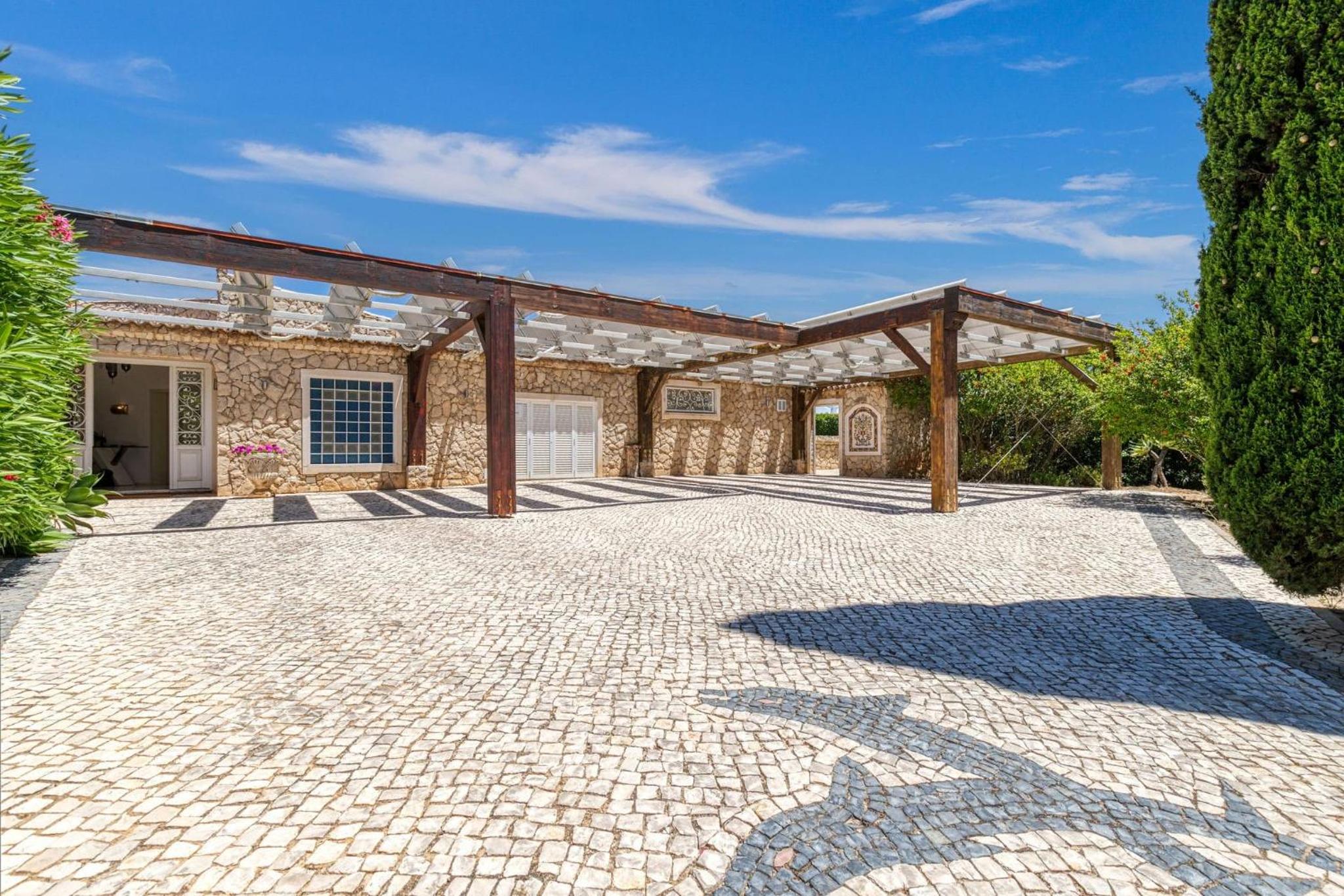 Golfinhos - MAGNIFICENT & SPACIOUS 5 BEDROOM VILLA