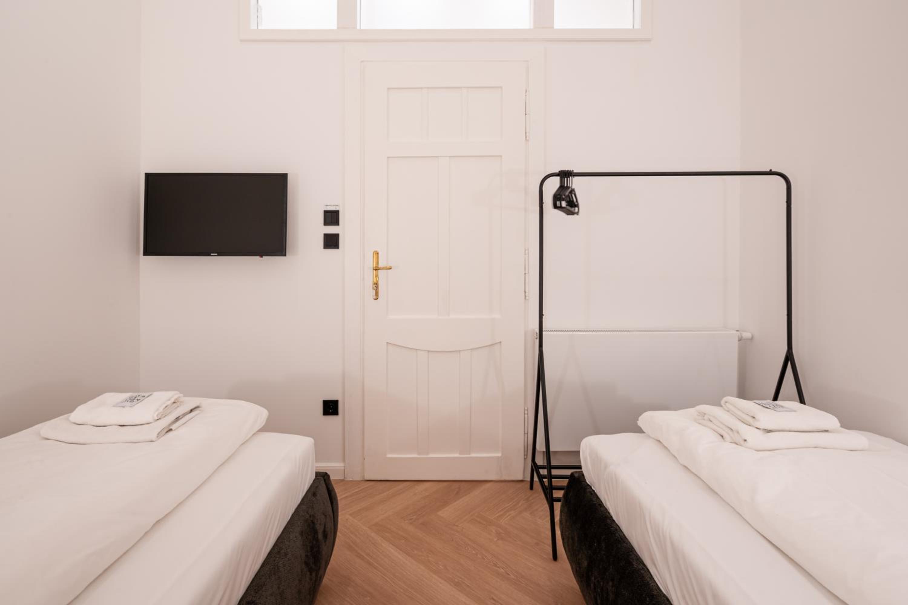 Prestige Elegant 3-BDR Apartment