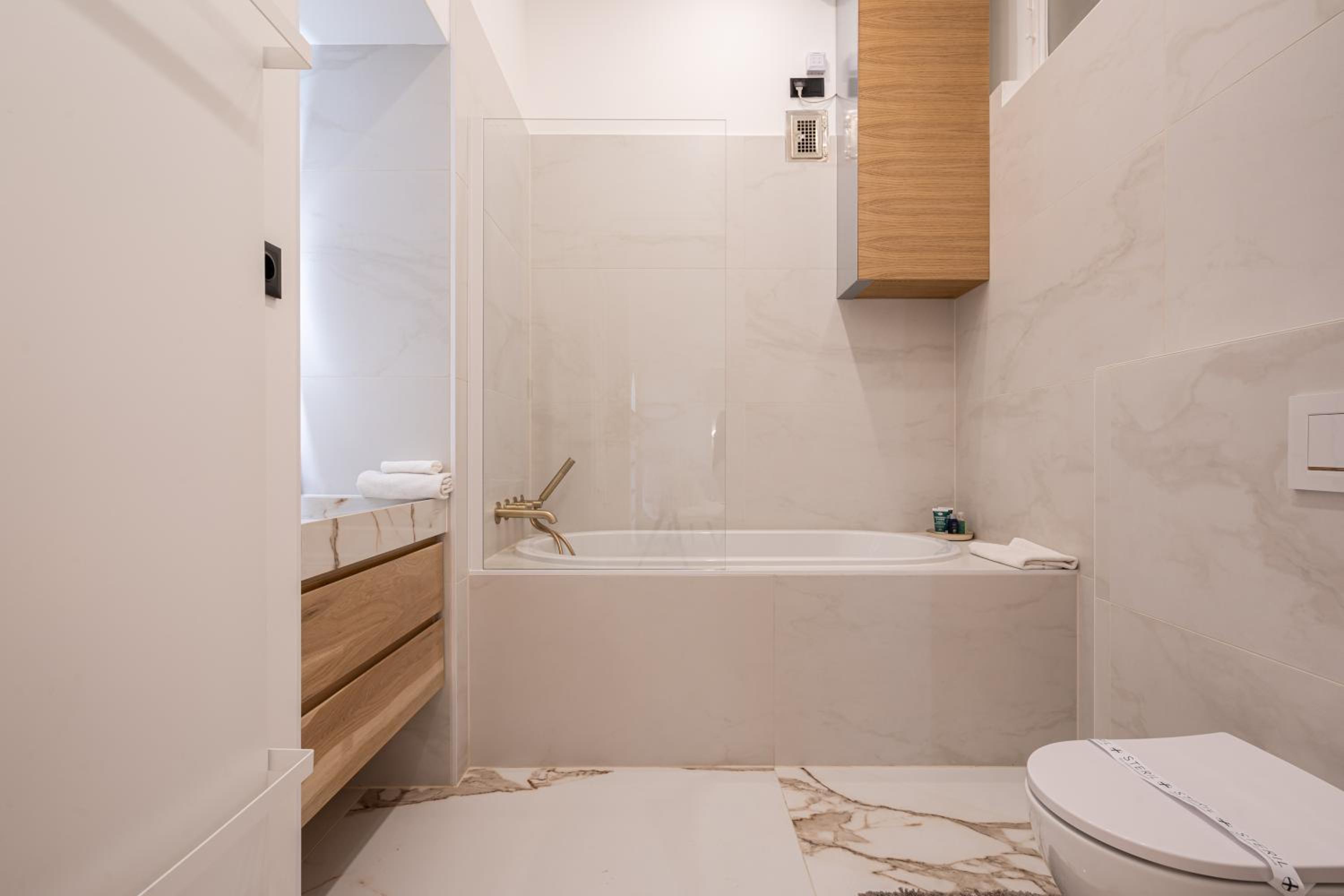 Prestige Elegant 3-BDR Apartment