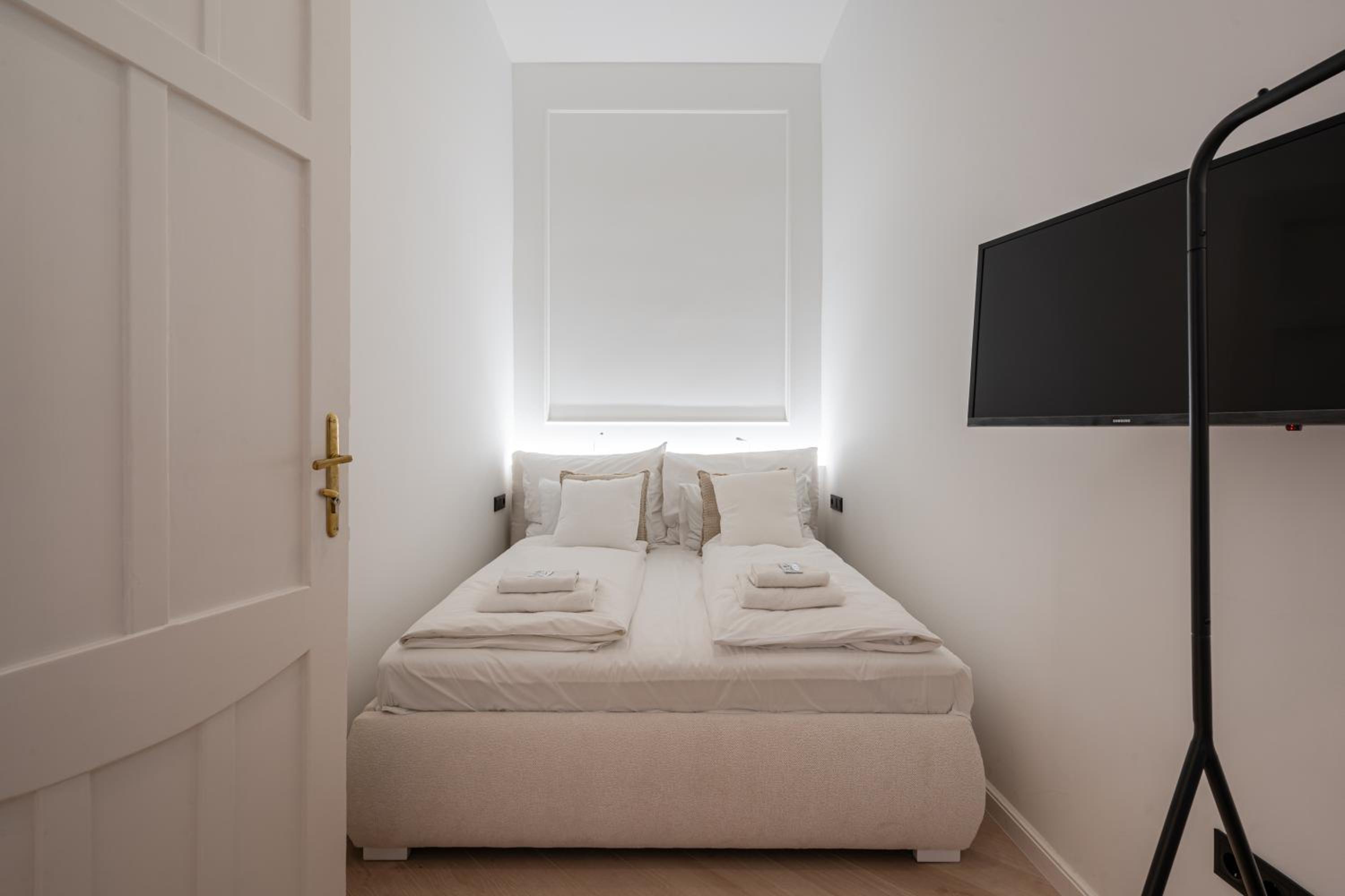 Prestige Elegant 3-BDR Apartment