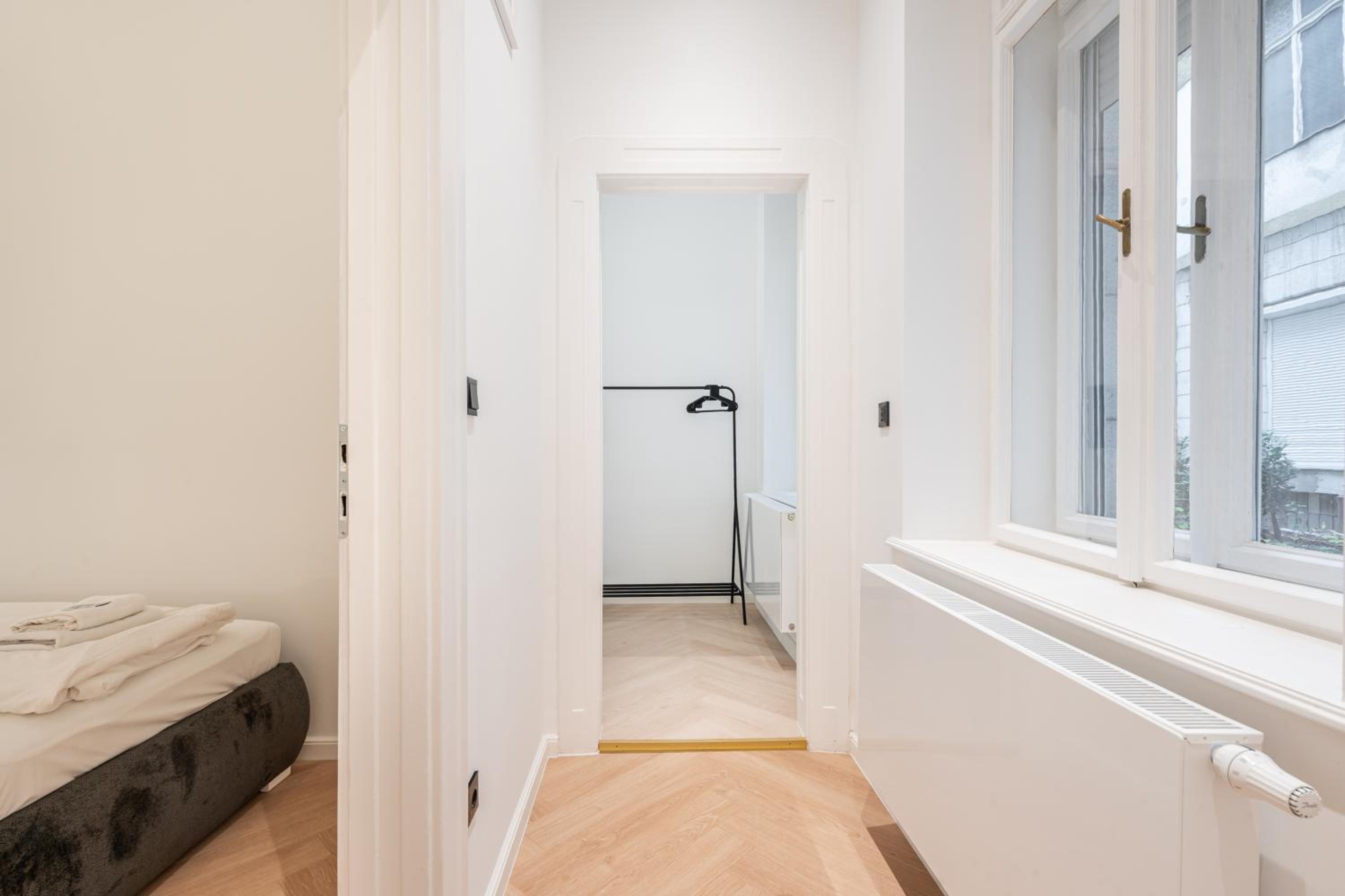 Prestige Elegant 3-BDR Apartment