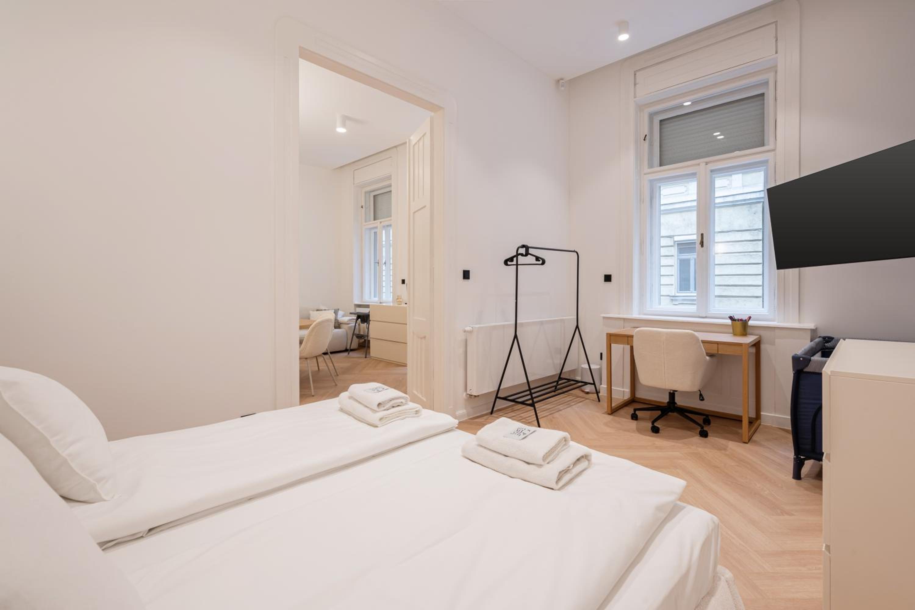 Prestige Elegant 3-BDR Apartment