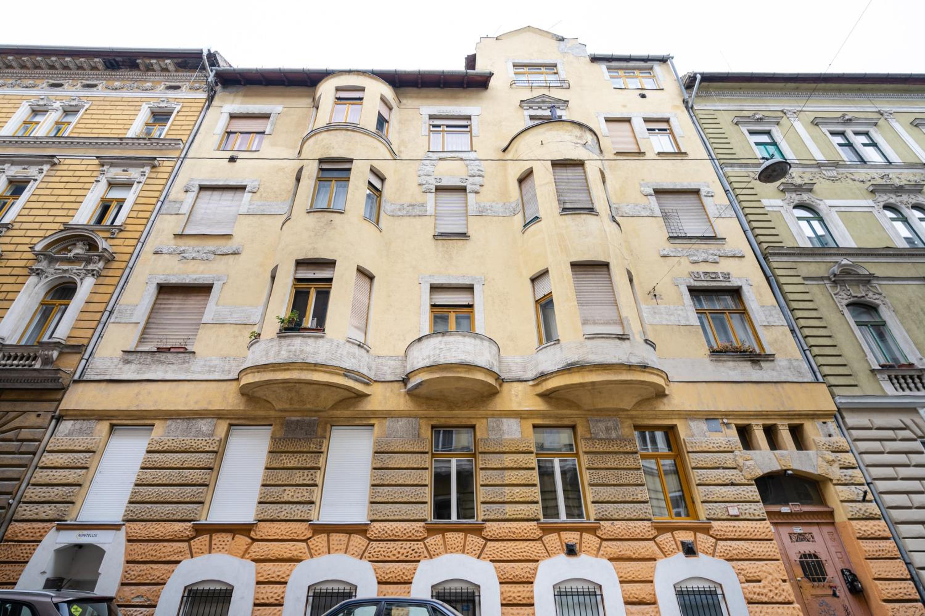 Prestige Elegant 3-BDR Apartment