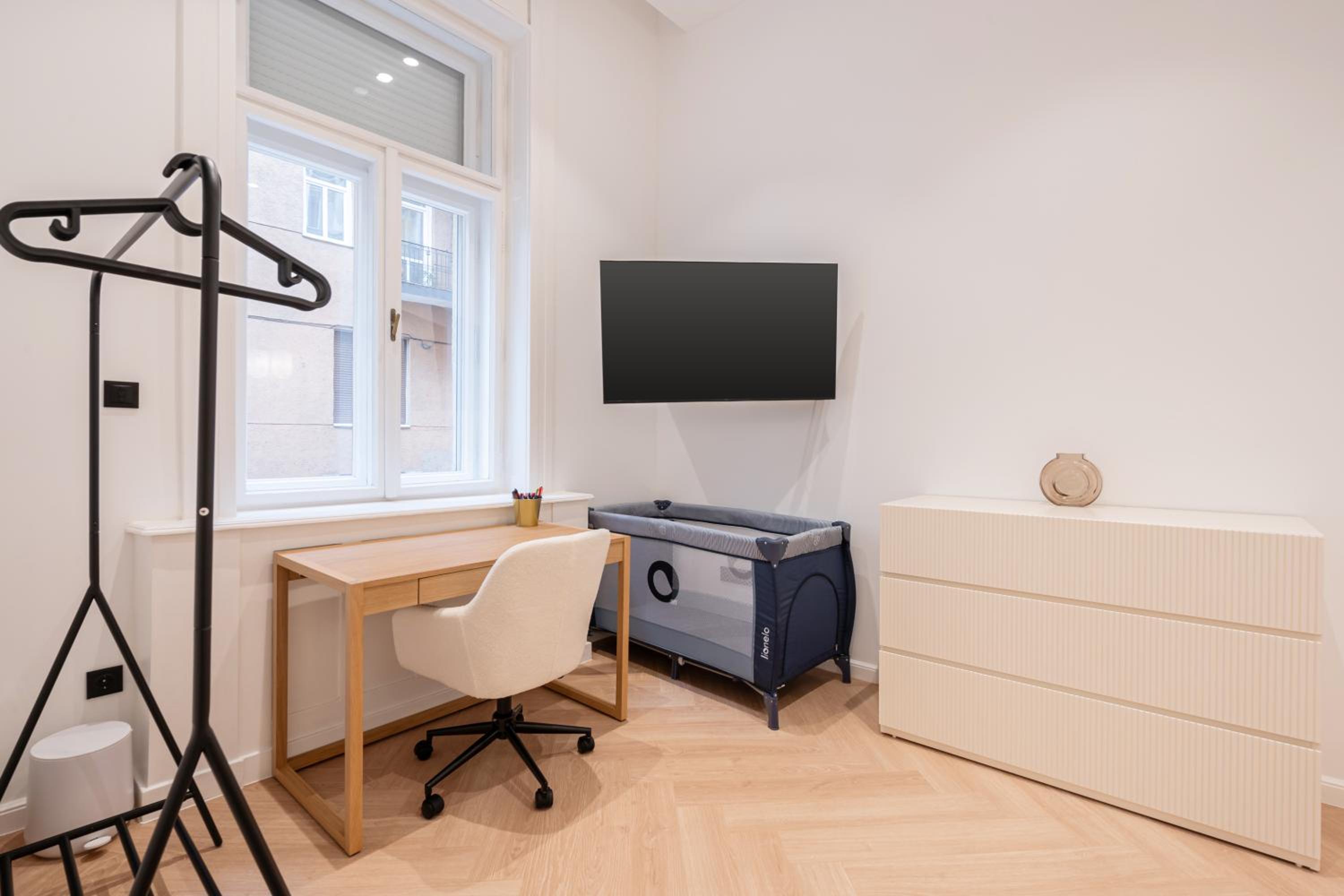 Prestige Elegant 3-BDR Apartment