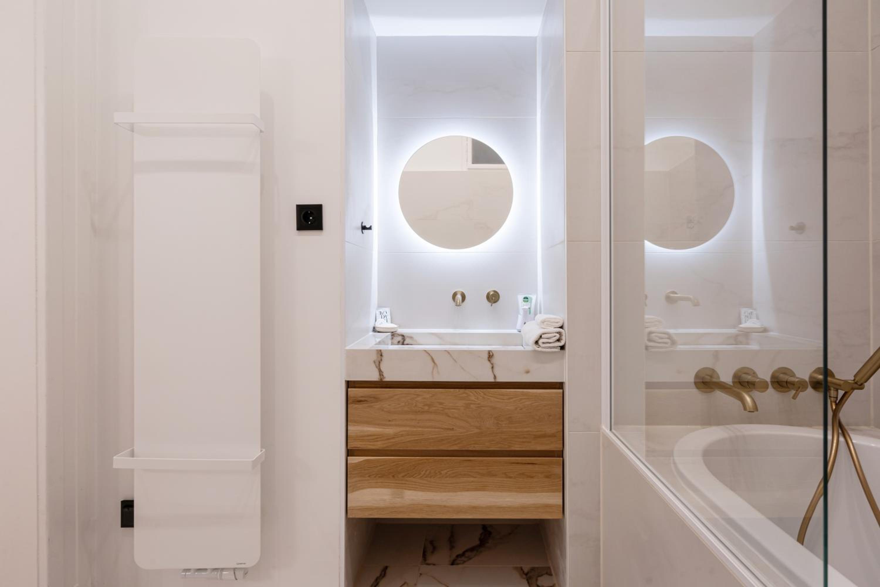 Prestige Elegant 3-BDR Apartment