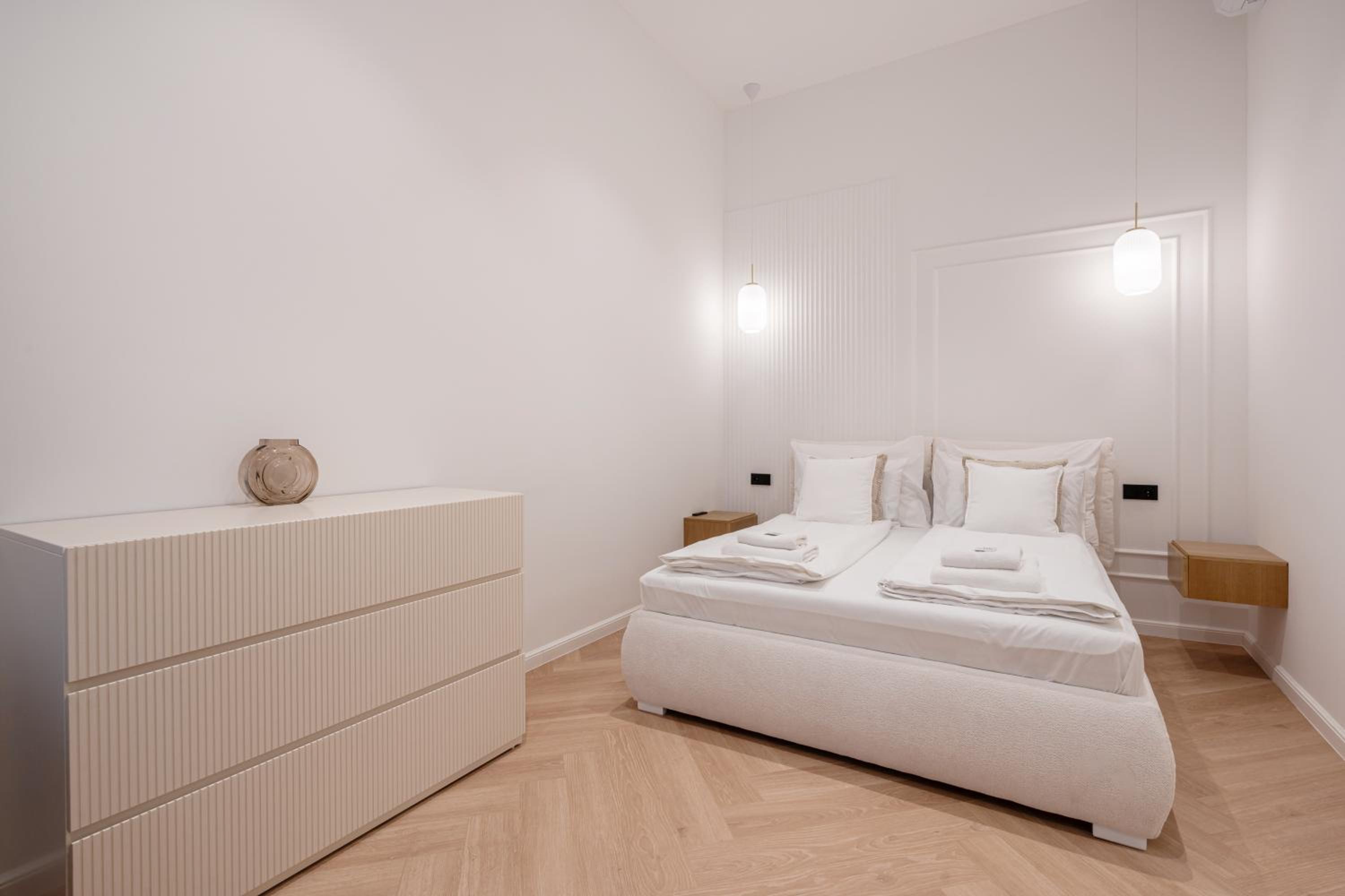 Prestige Elegant 3-BDR Apartment