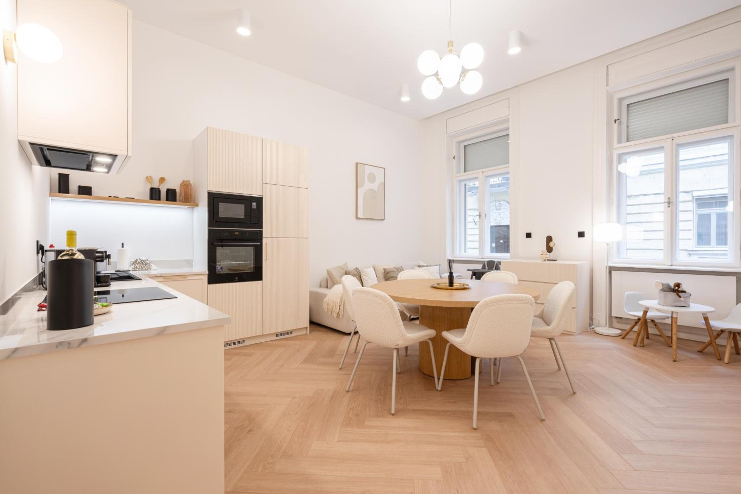 Prestige Elegant 3-BDR Apartment