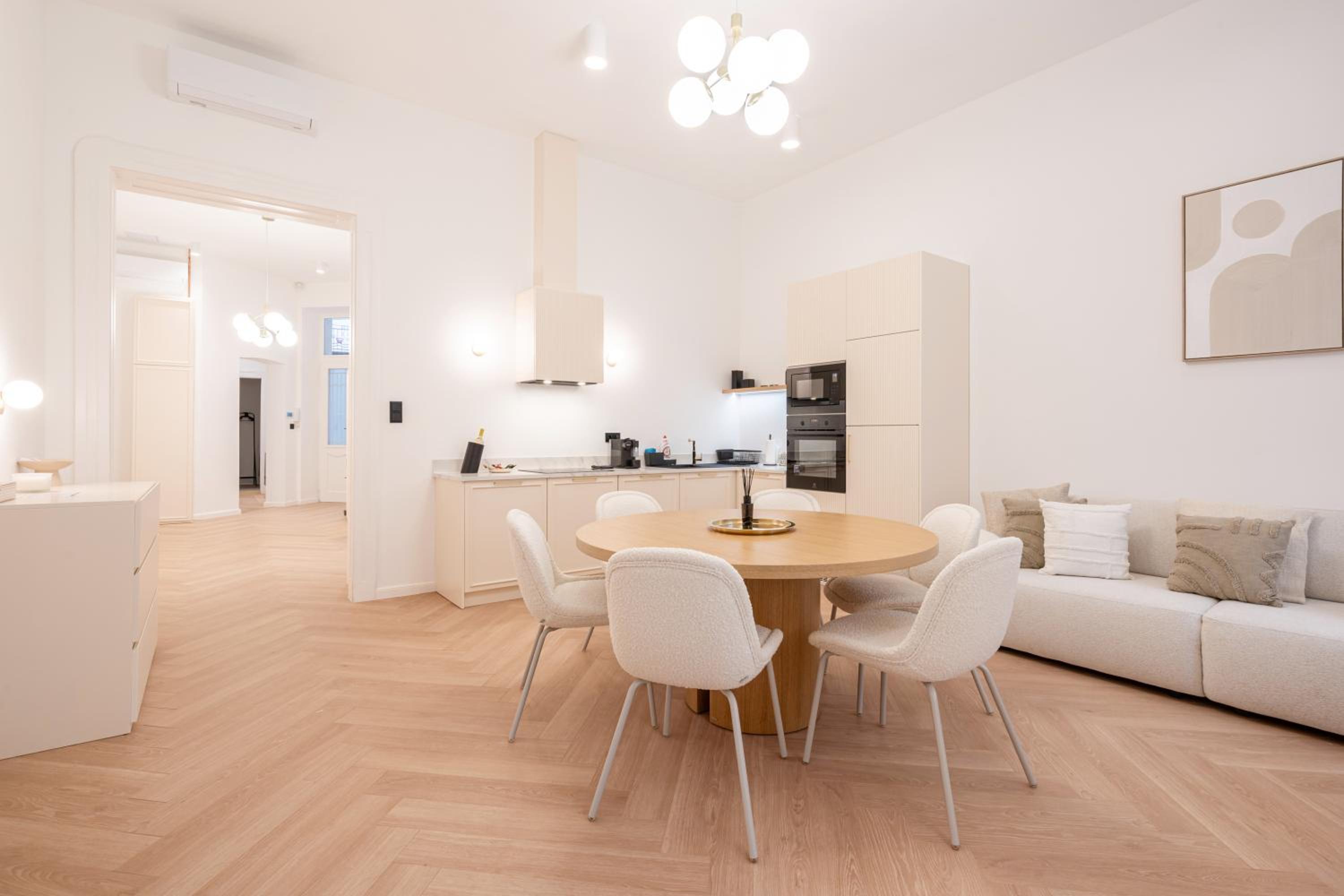 Prestige Elegant 3-BDR Apartment