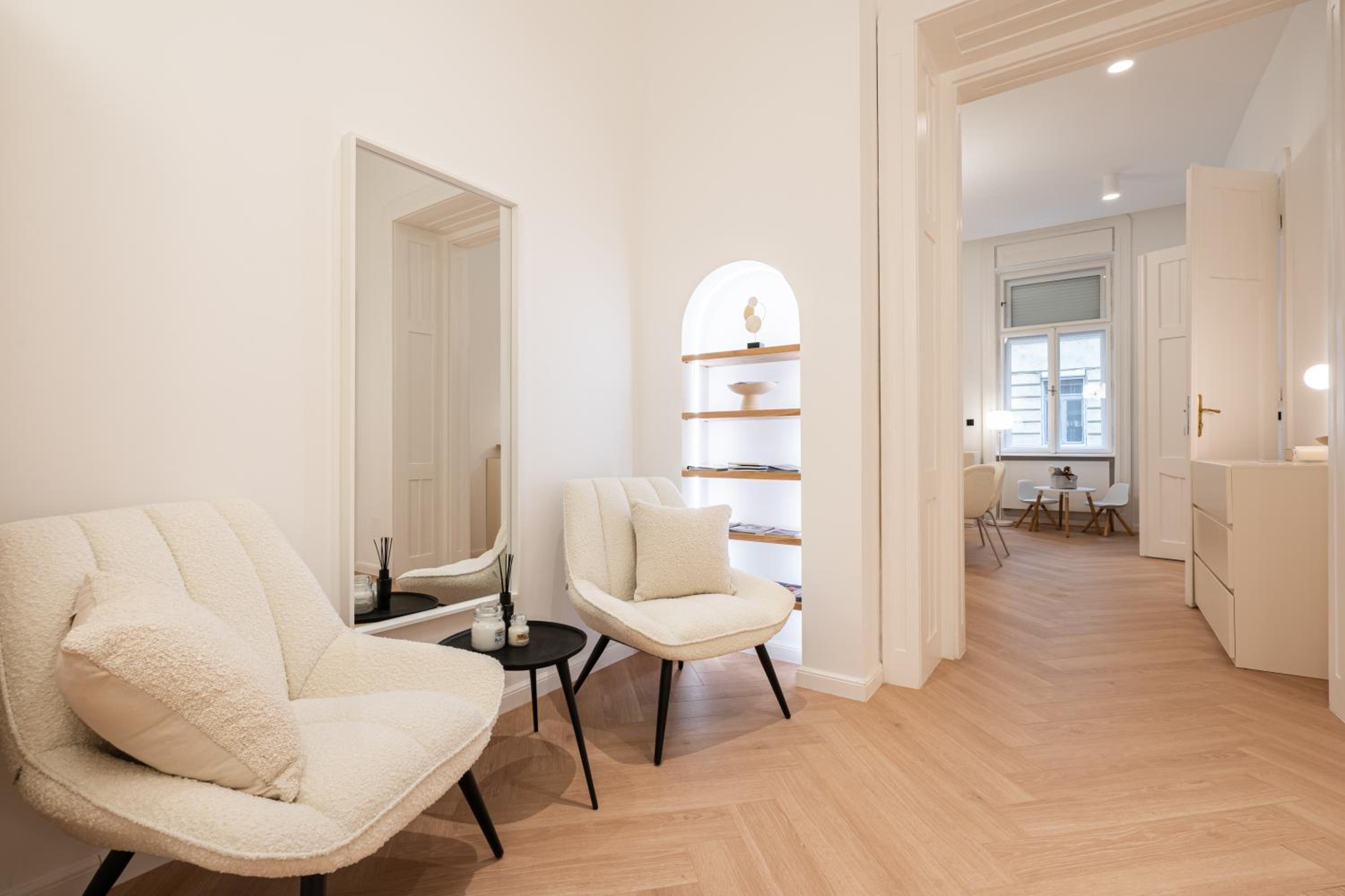 Prestige Elegant 3-BDR Apartment