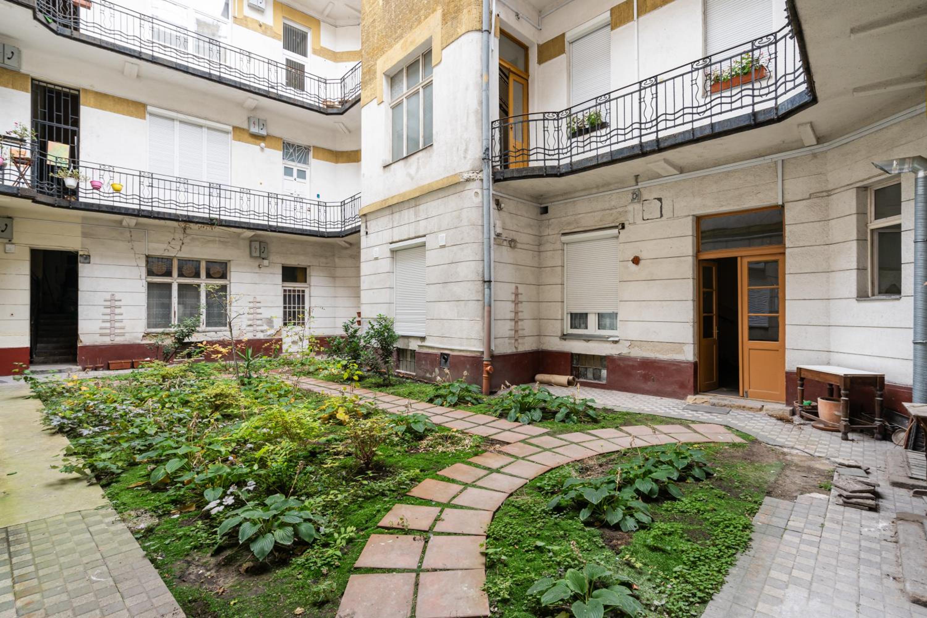Prestige Elegant 3-BDR Apartment