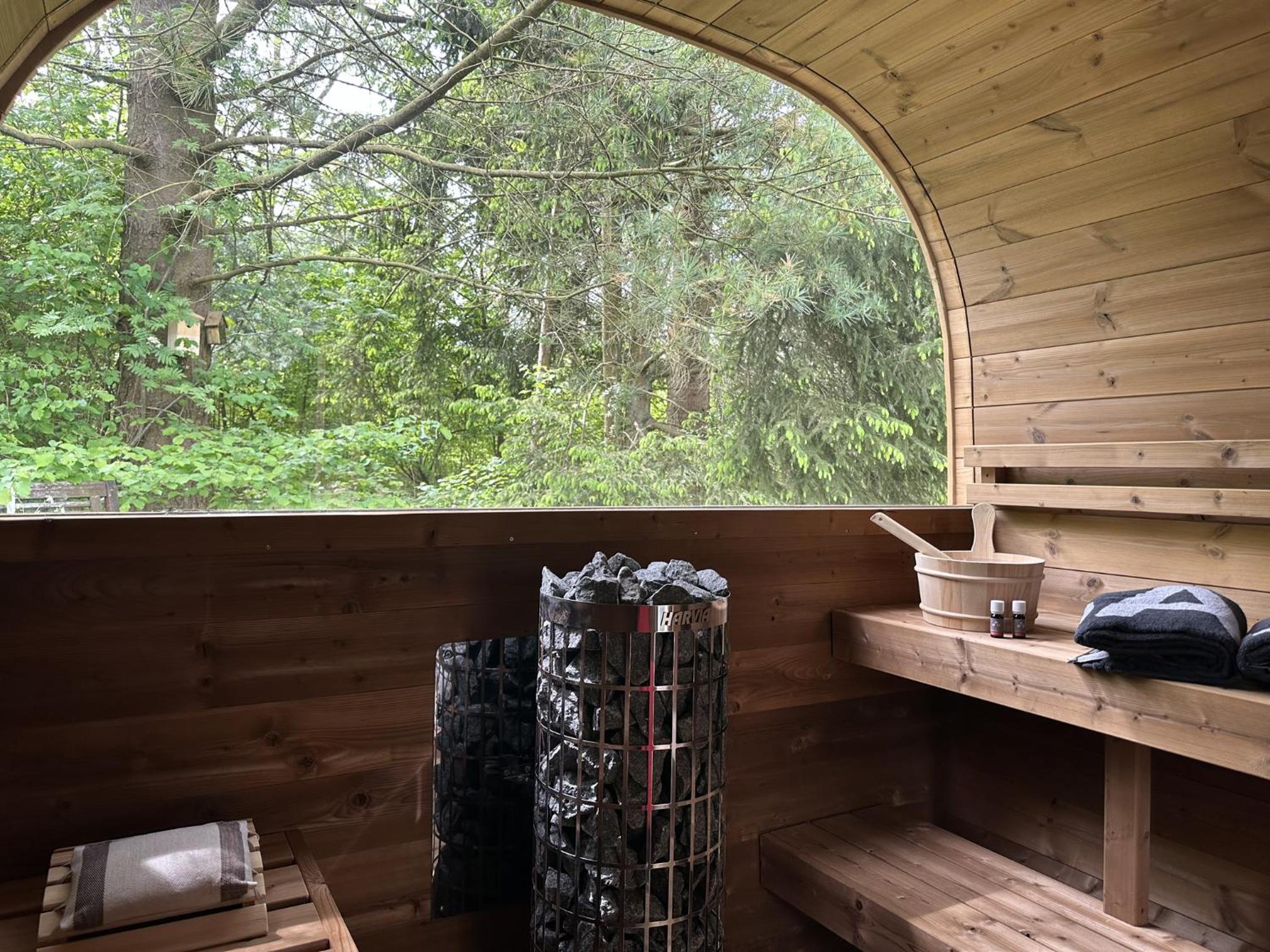 Schönes Ferienhaus 400m vom See, Sauna, Kamin, Klima, Garten
