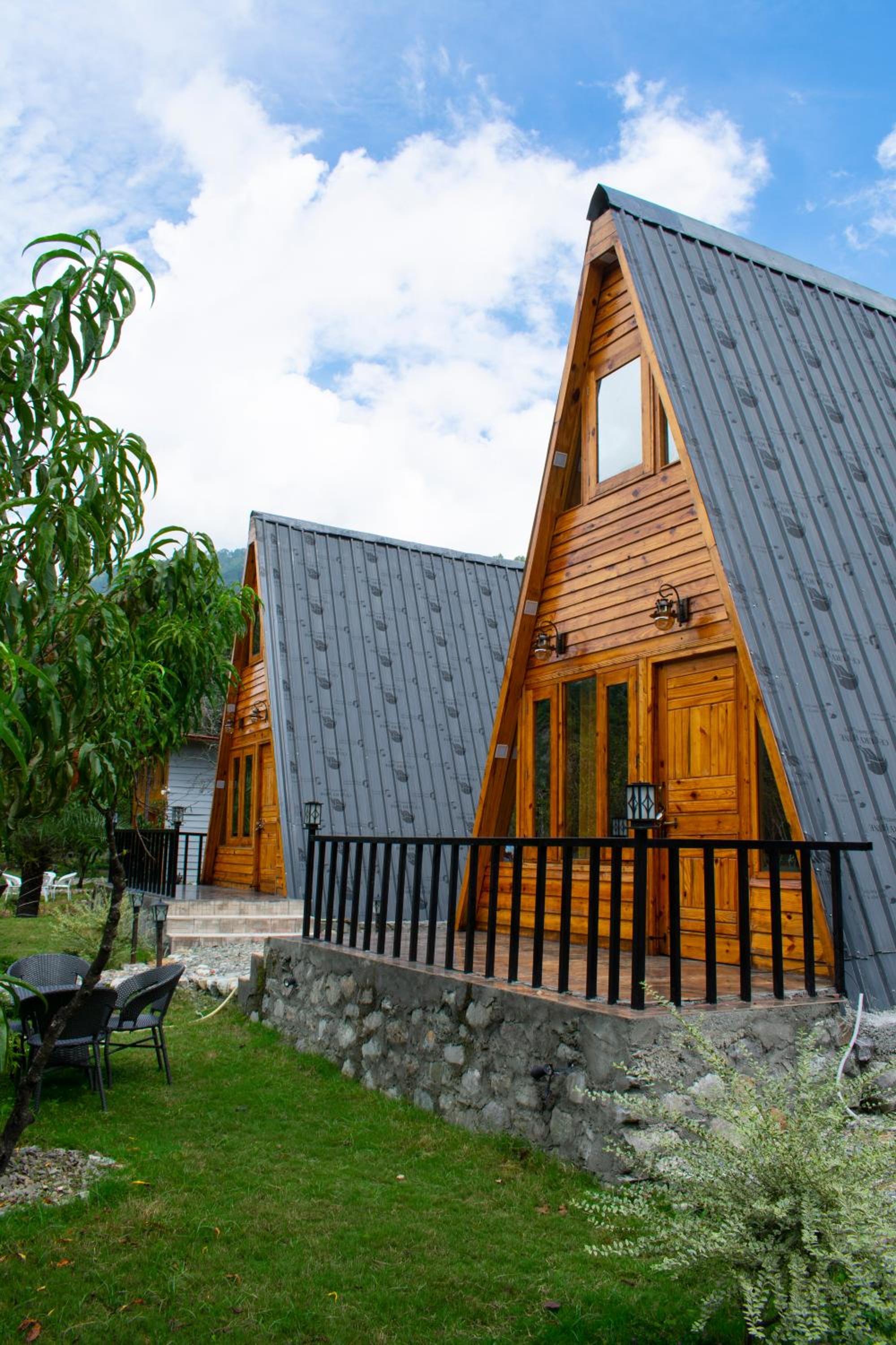 Cabana Riverside Resort - Kainchi Dham view 3