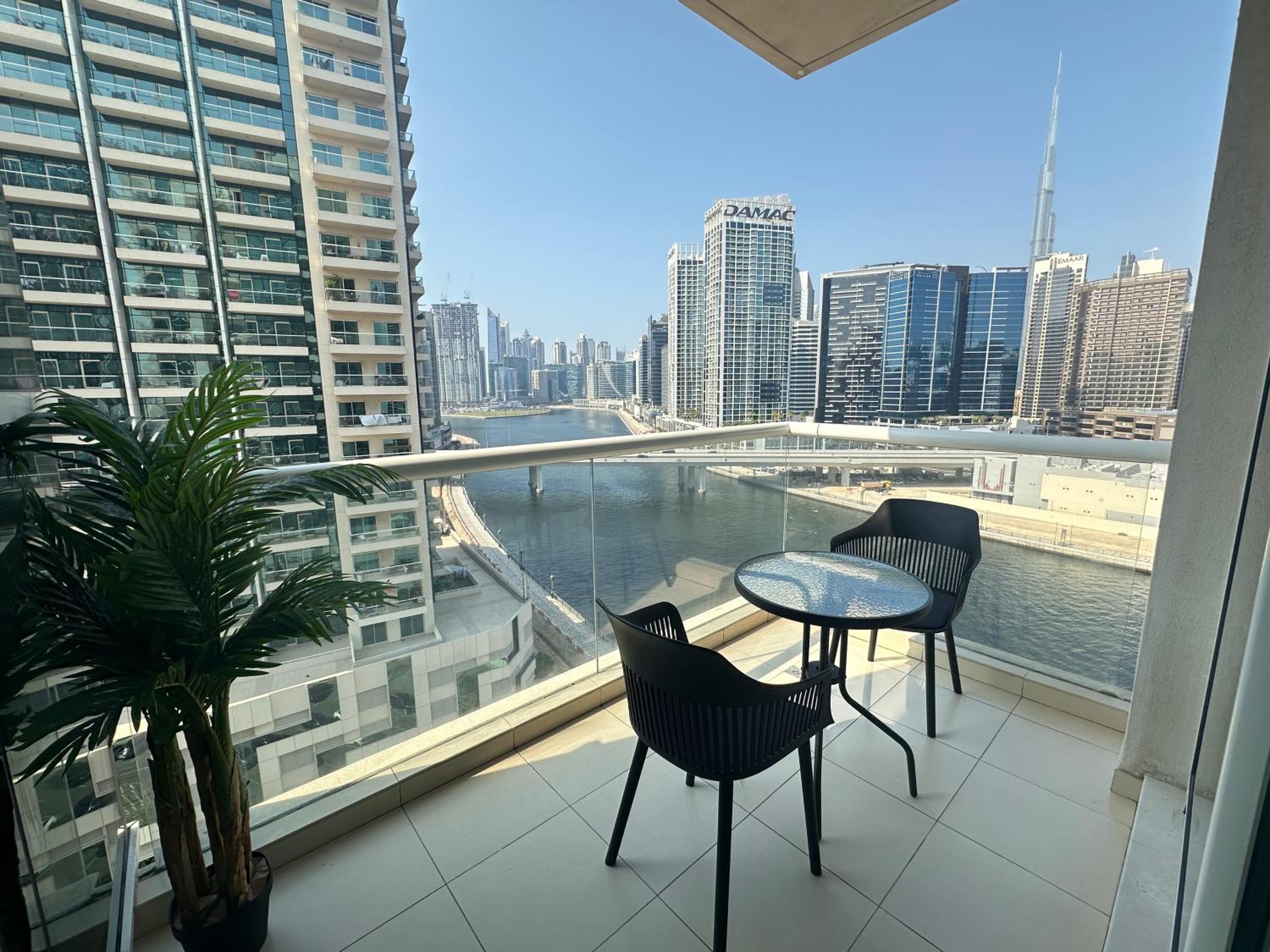 Urban Cozy 1BR apartment with Canal view - Free parking