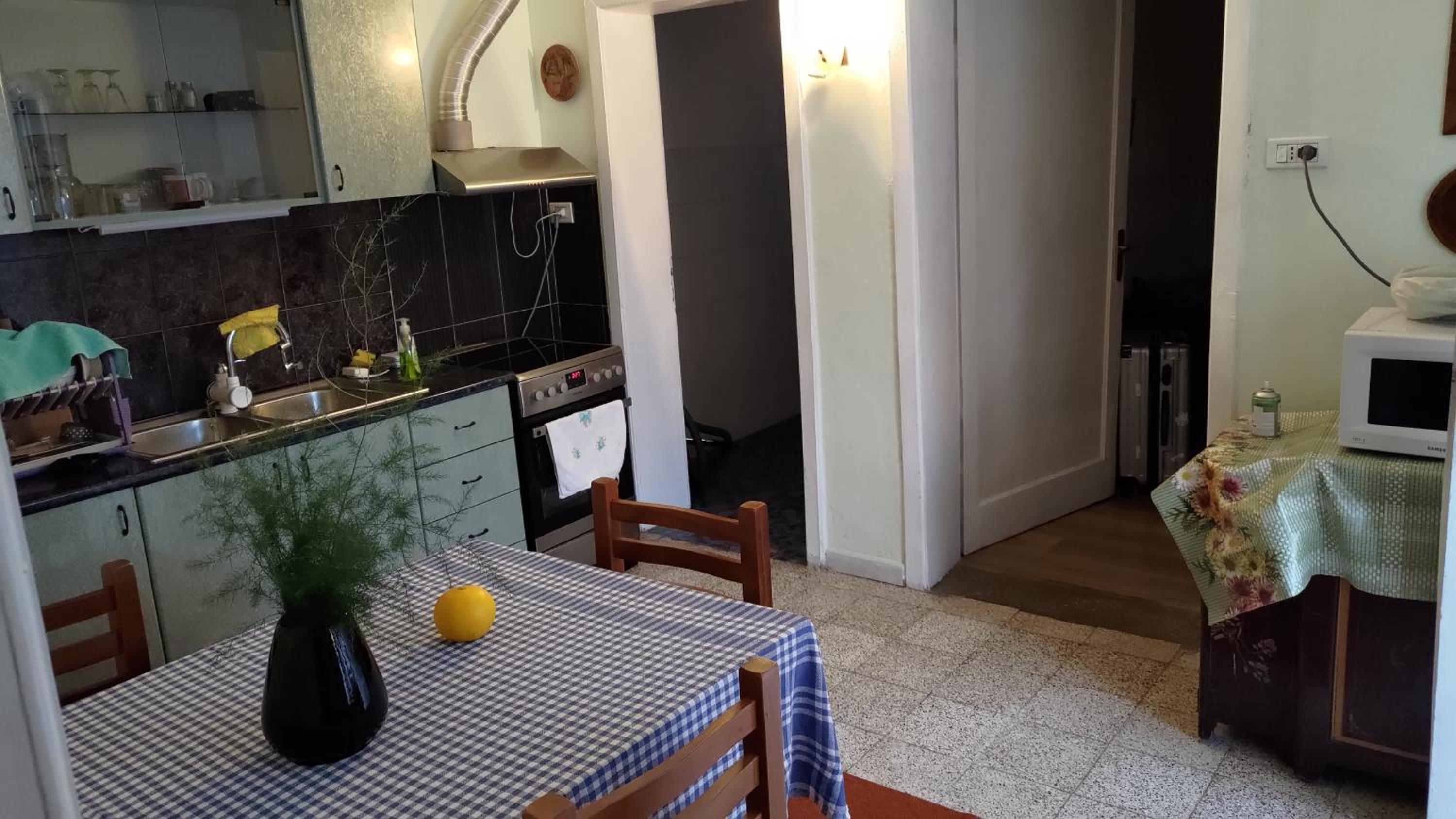 2 Bedroom house in center of Tirana (parking)