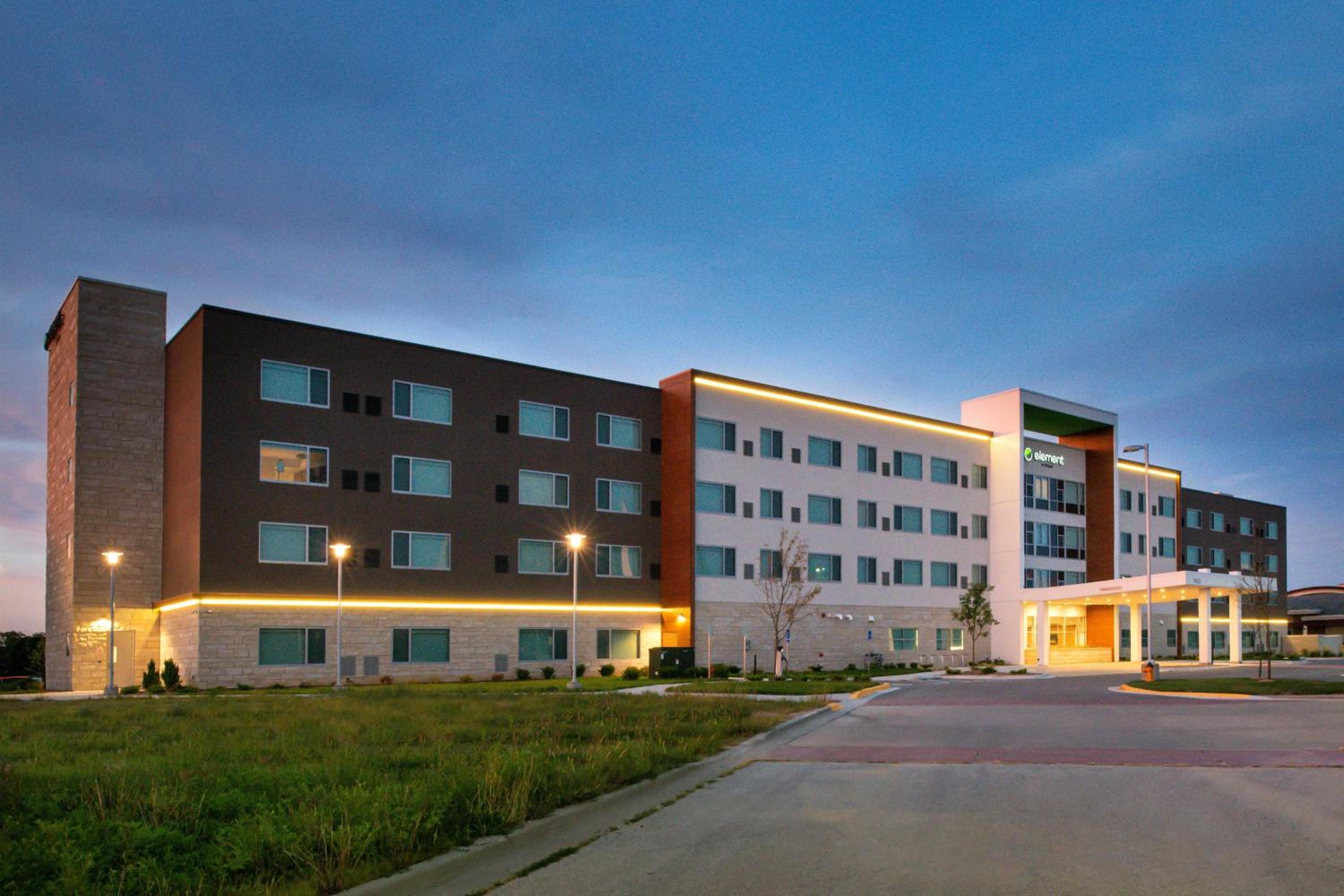Kansas City Vacations - Element Kansas City Overland Park - Property Image 1