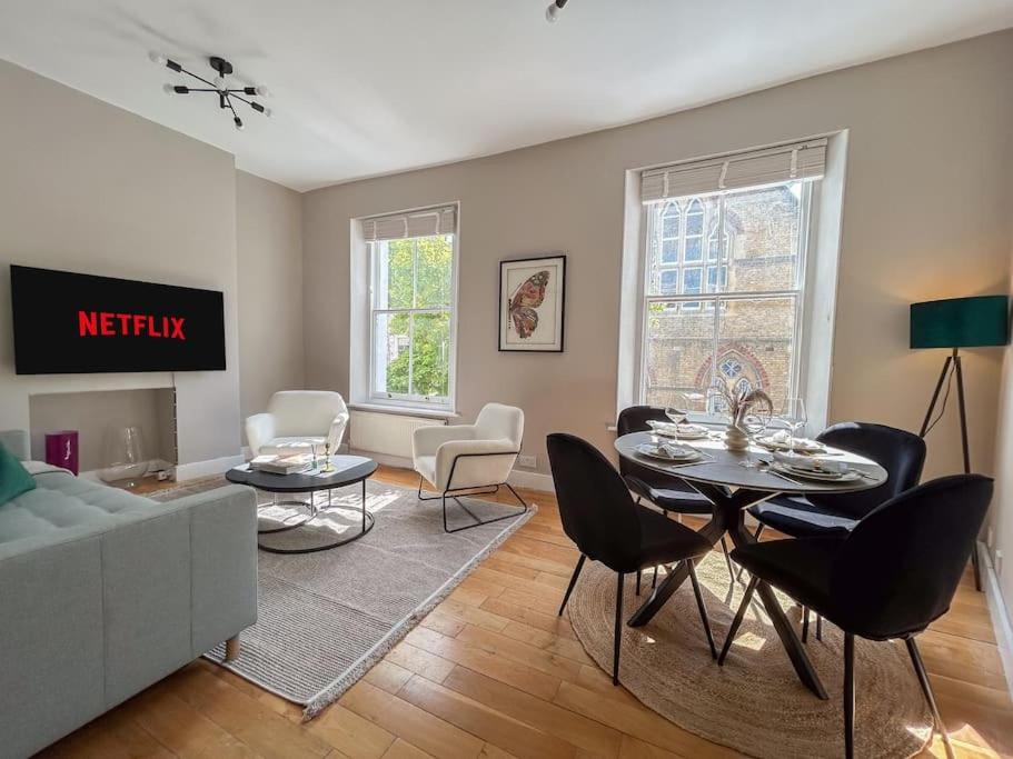 Stylish Portobello Road Two-Bed Flat