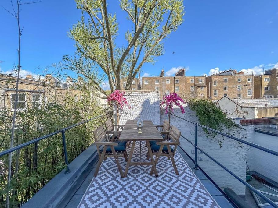 Stylish Portobello Road Two-Bed Flat