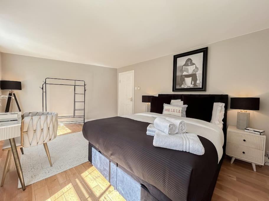 Stylish Portobello Road Two-Bed Flat