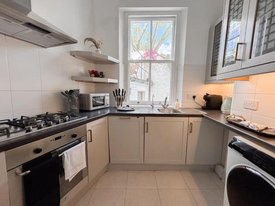 Stylish Portobello Road Two-Bed Flat