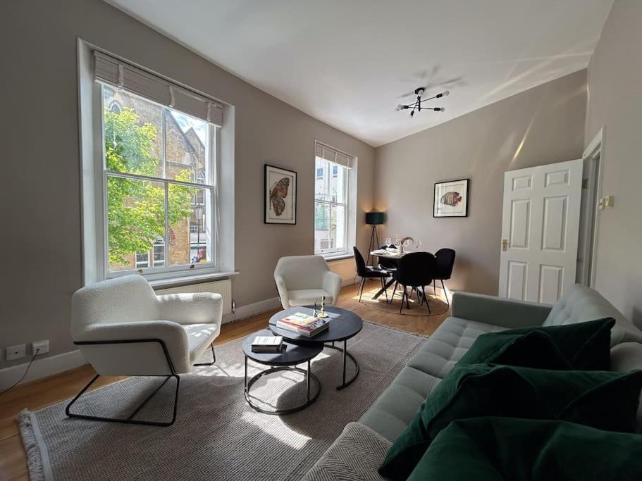 Stylish Portobello Road Two-Bed Flat