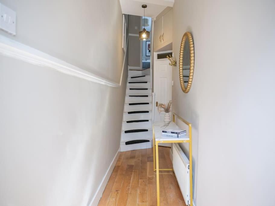 Stylish Portobello Road Two-Bed Flat