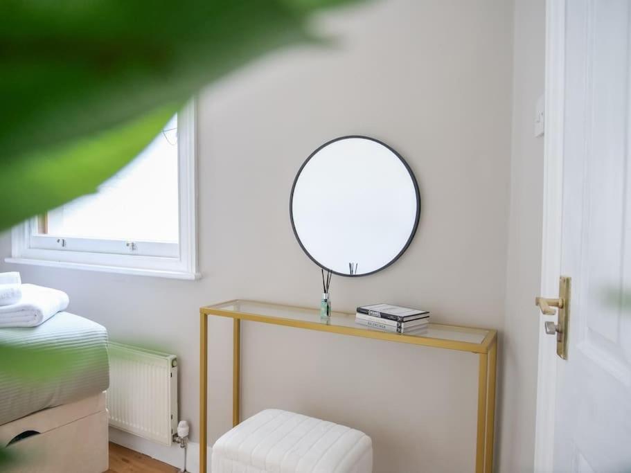 Stylish Portobello Road Two-Bed Flat