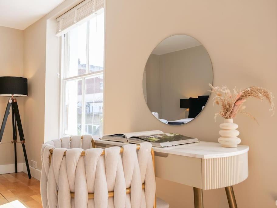 Stylish Portobello Road Two-Bed Flat