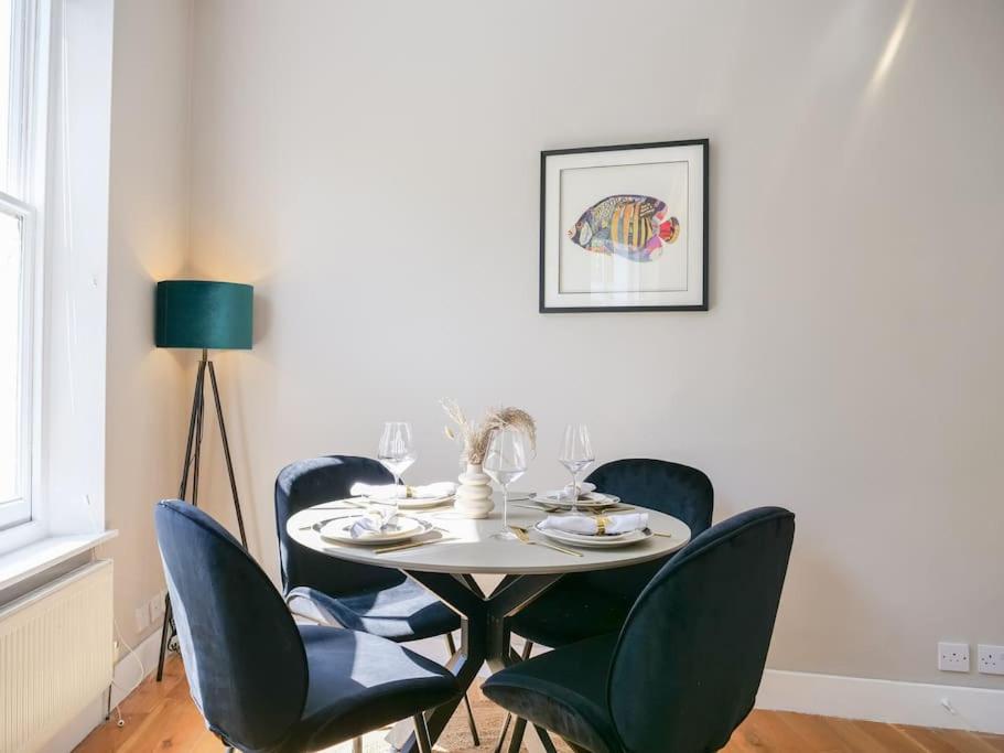 Stylish Portobello Road Two-Bed Flat