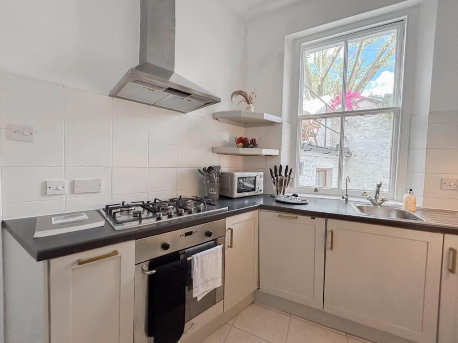 Stylish Portobello Road Two-Bed Flat