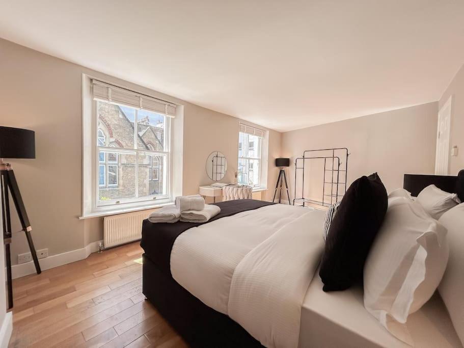 Stylish Portobello Road Two-Bed Flat