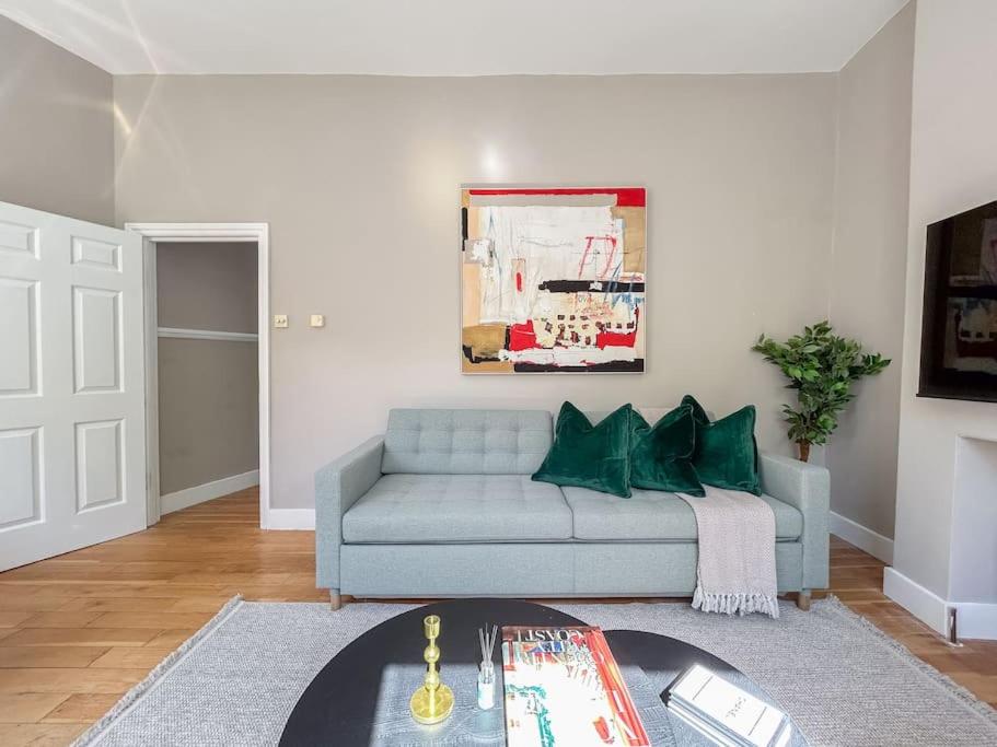 Stylish Portobello Road Two-Bed Flat