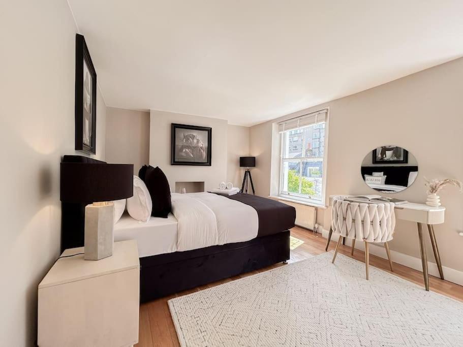Stylish Portobello Road Two-Bed Flat