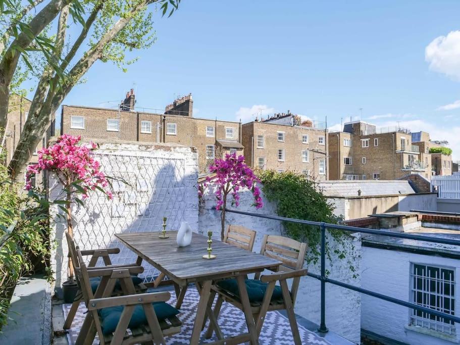 Stylish Portobello Road Two-Bed Flat
