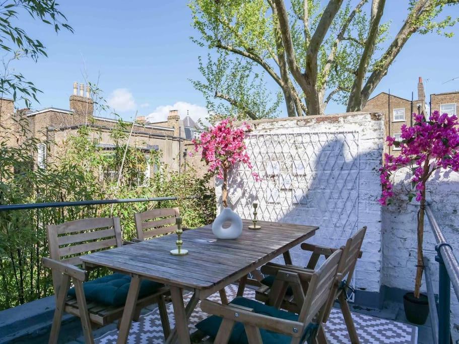Stylish Portobello Road Two-Bed Flat