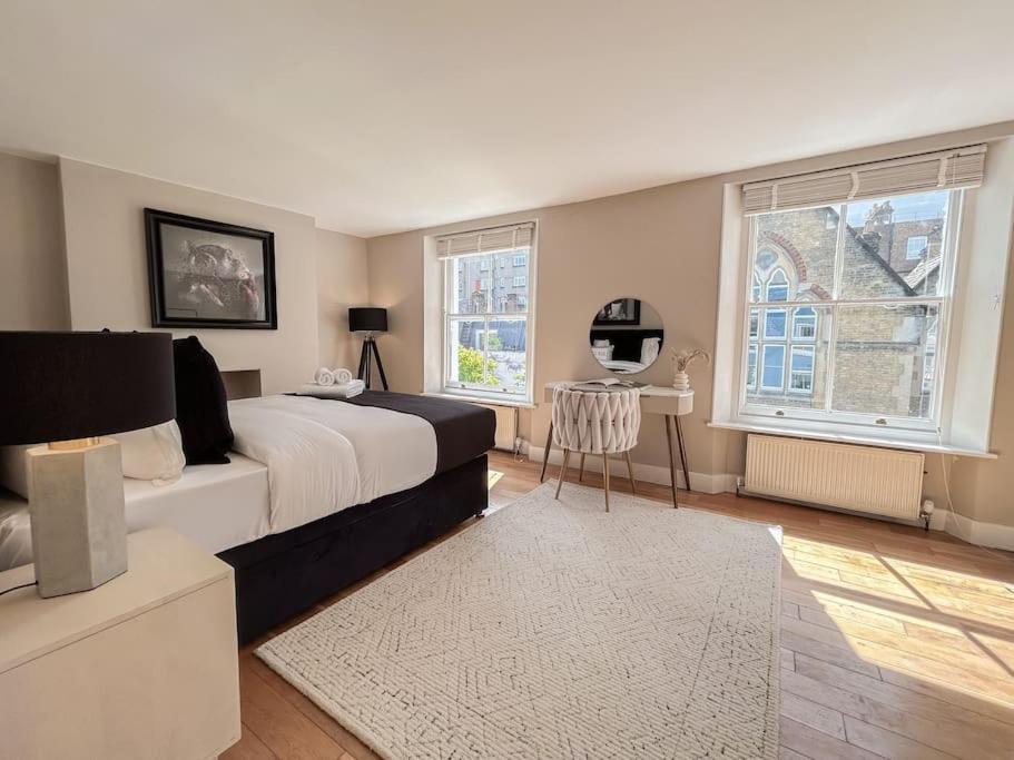 Stylish Portobello Road Two-Bed Flat