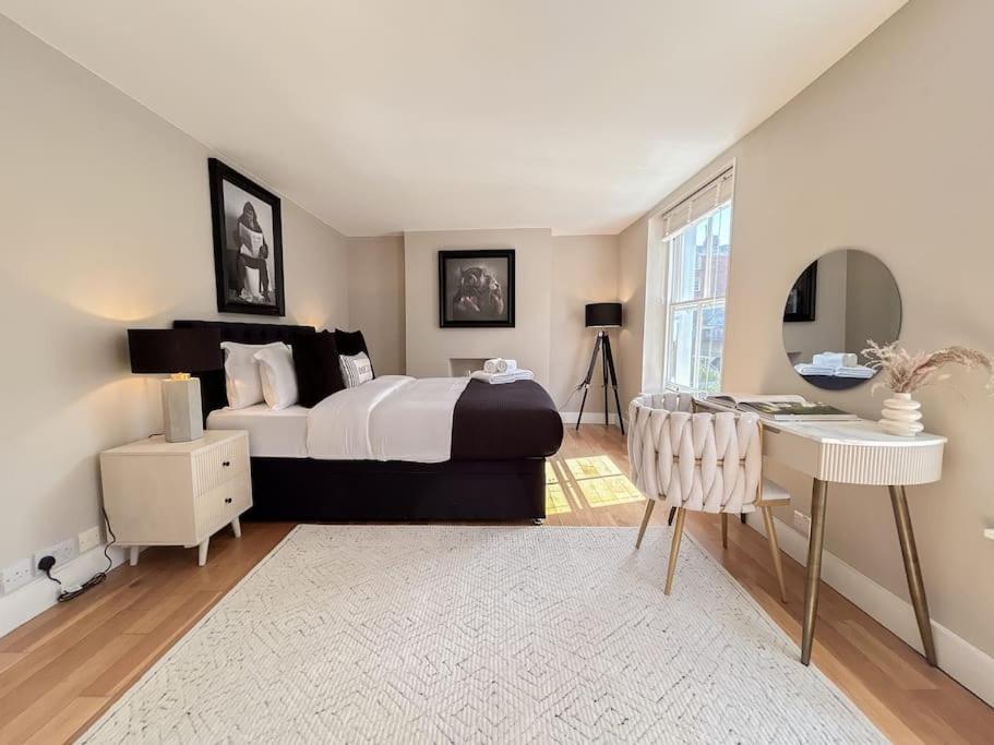 Stylish Portobello Road Two-Bed Flat