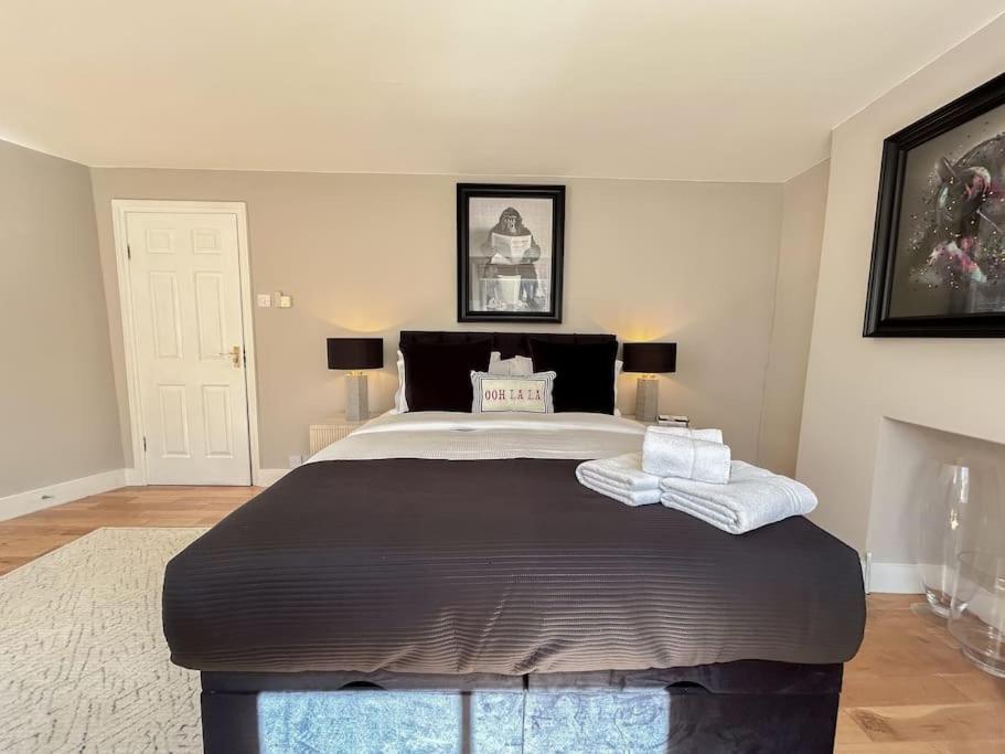 Stylish Portobello Road Two-Bed Flat