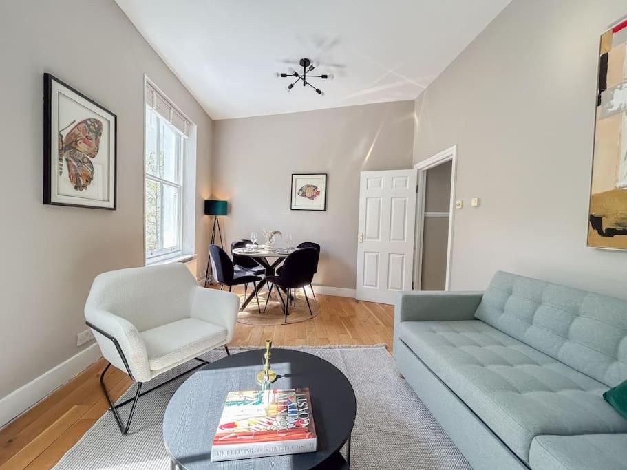 Stylish Portobello Road Two-Bed Flat
