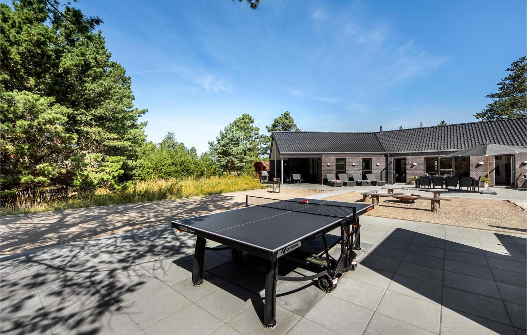 Nice Home In Blåvand With Kitchen