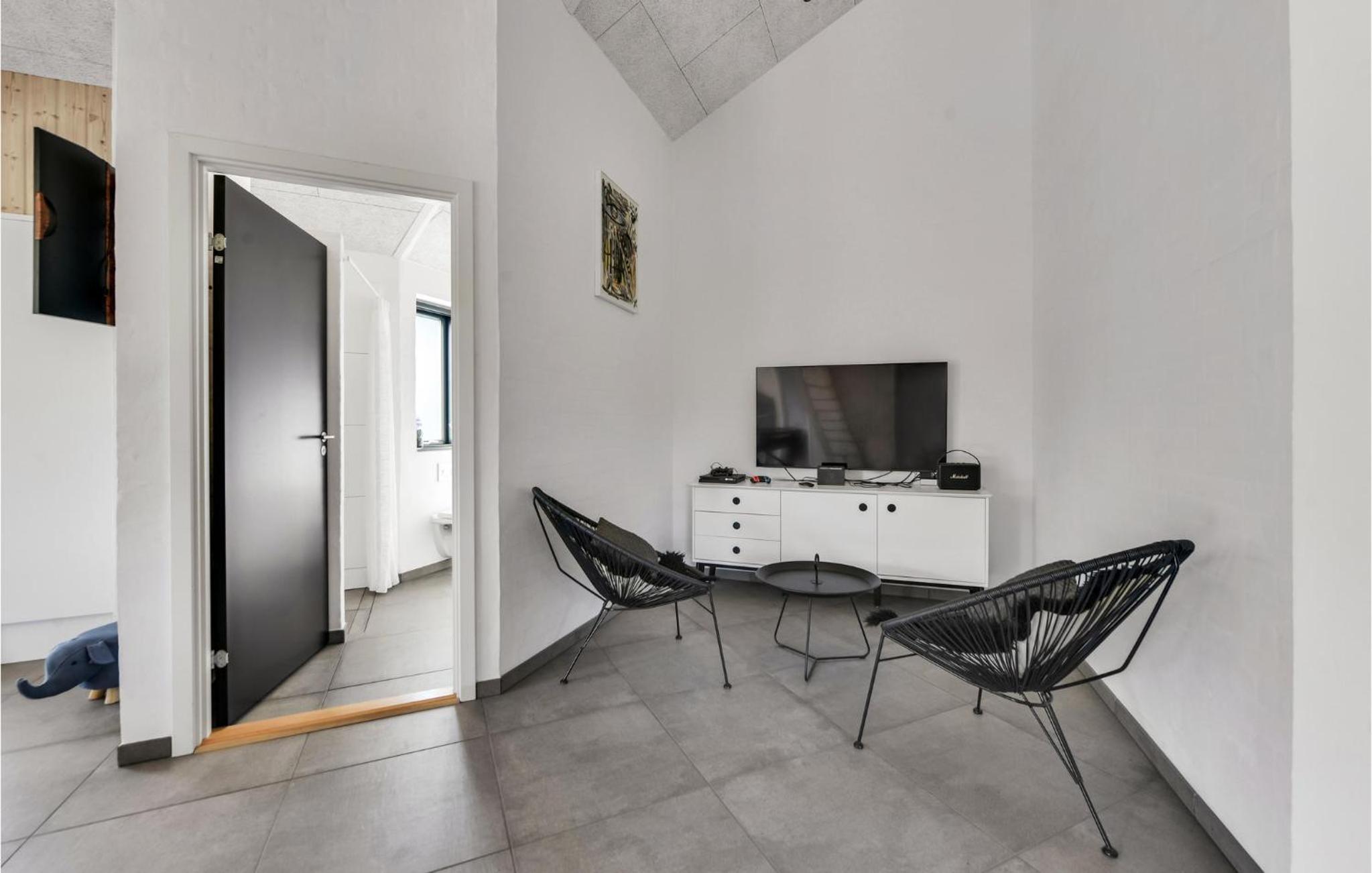 Nice Home In Blåvand With Kitchen