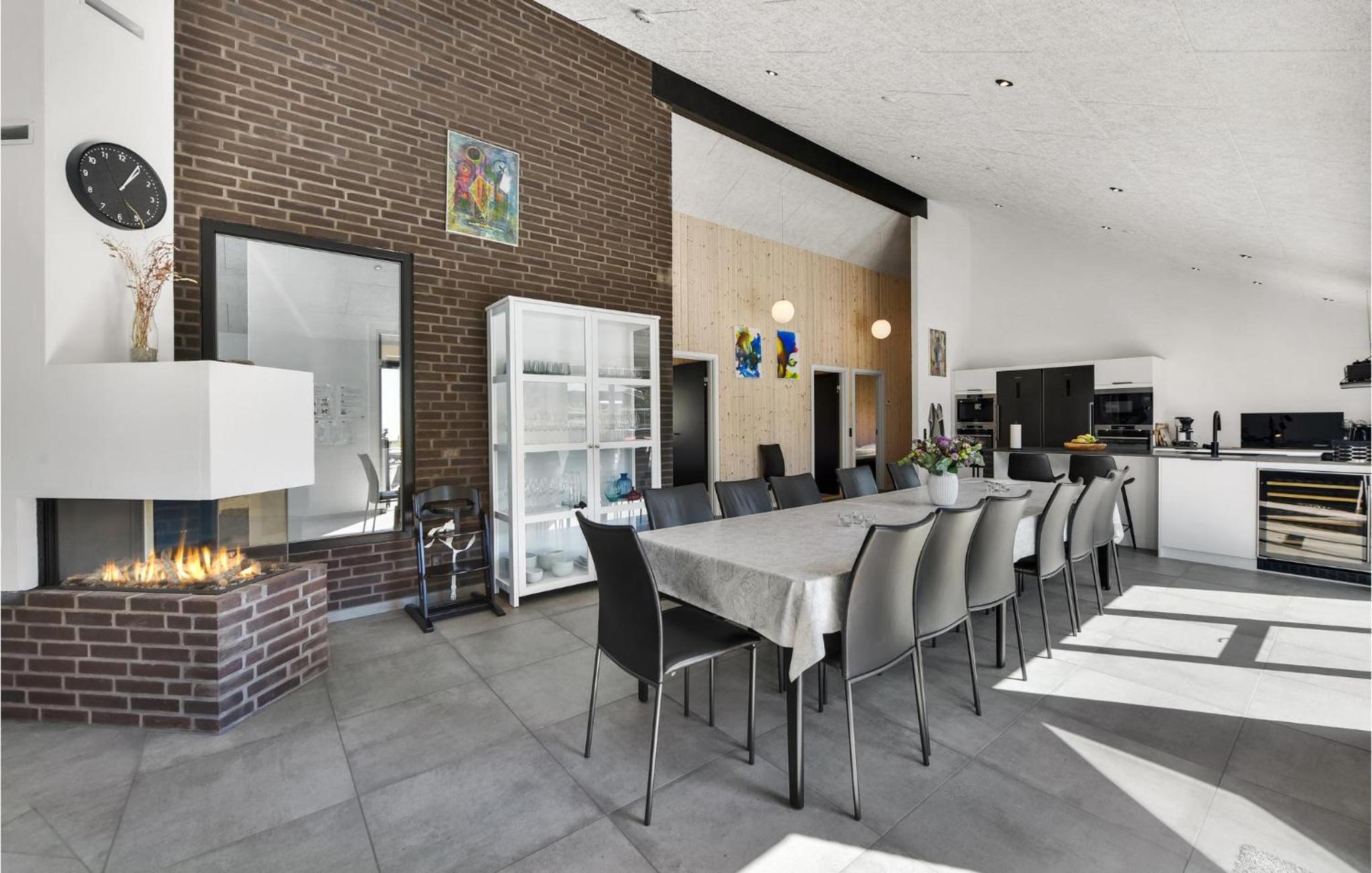 Nice Home In Blåvand With Kitchen