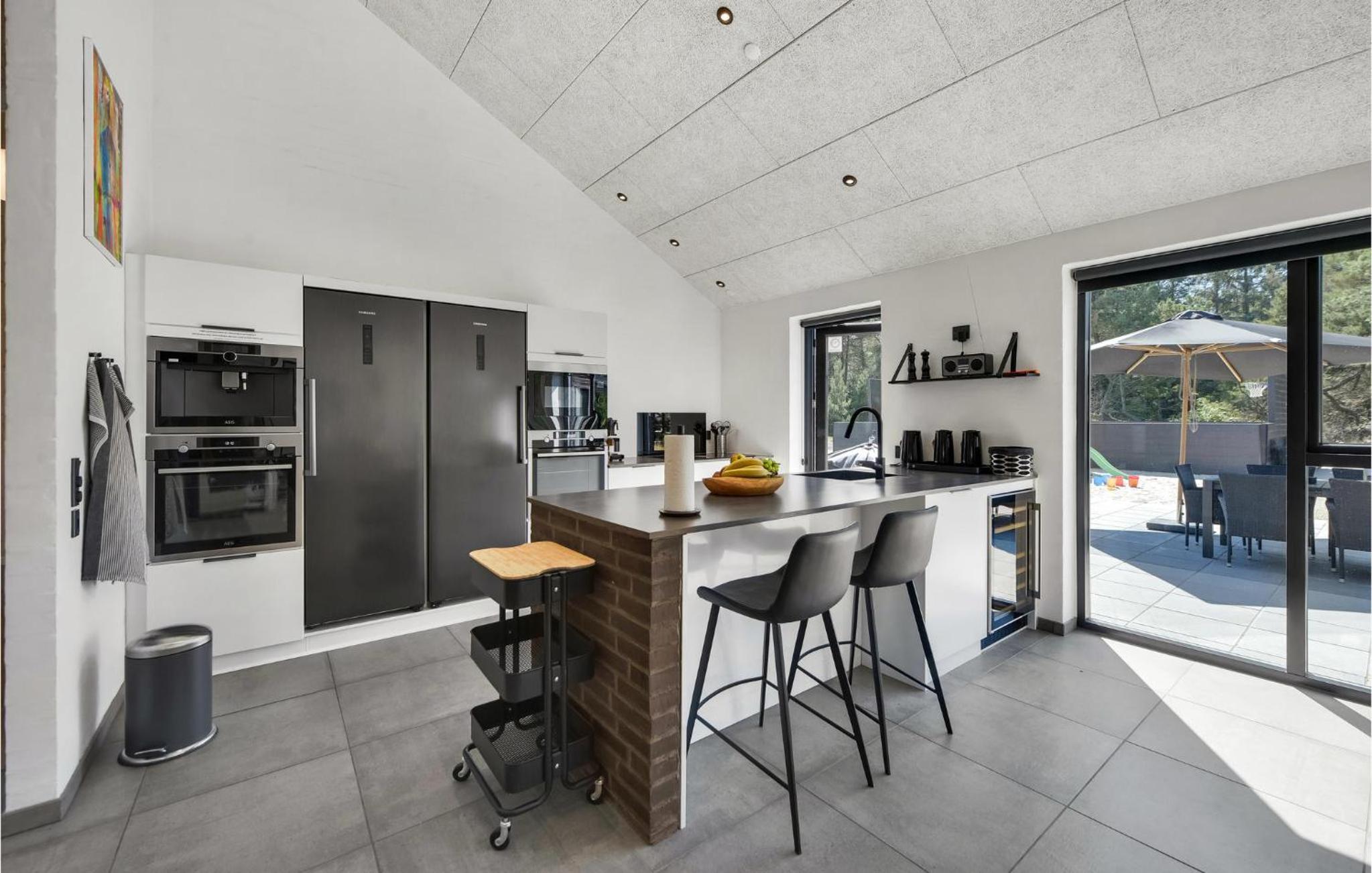 Nice Home In Blåvand With Kitchen