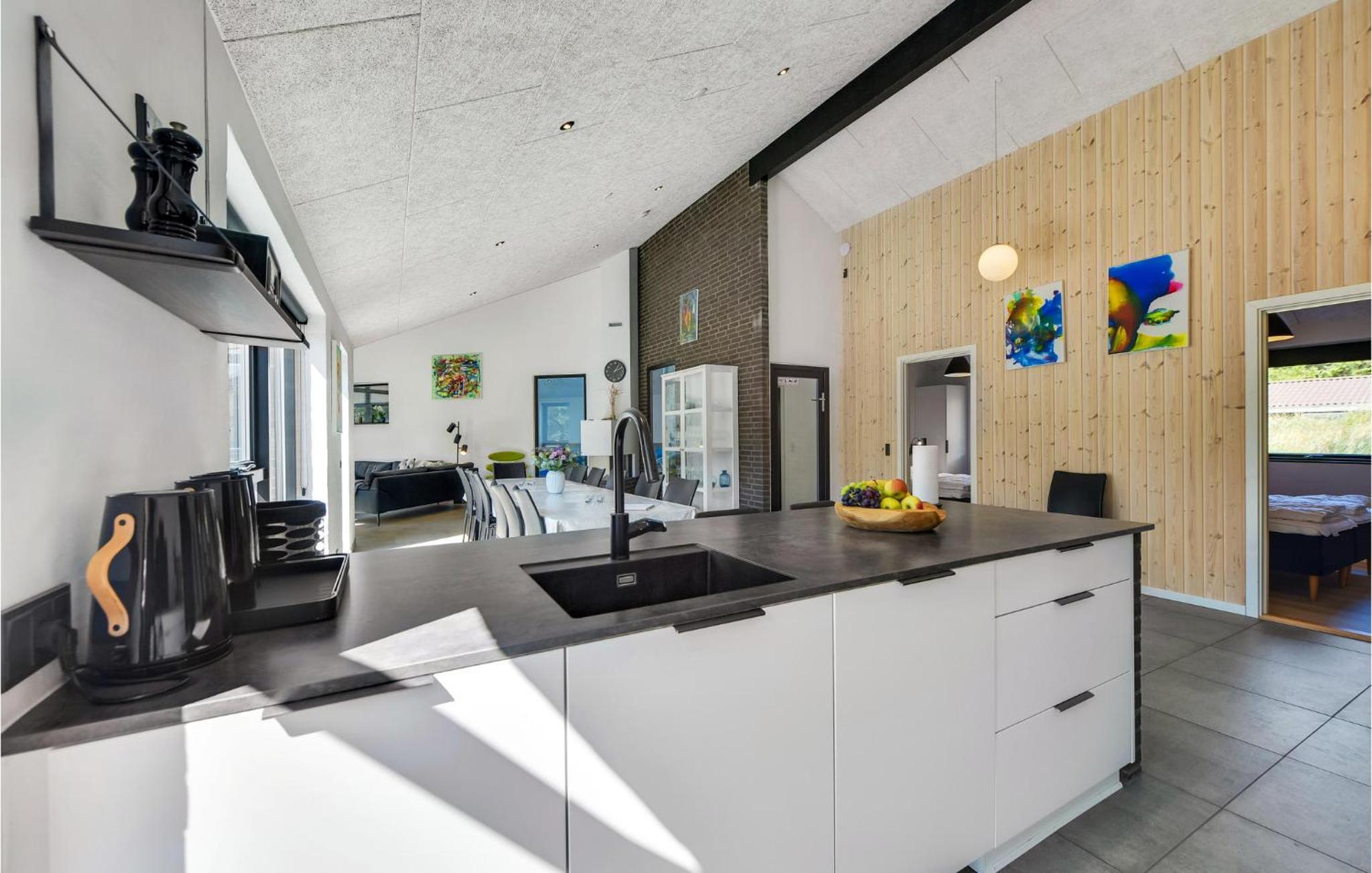 Nice Home In Blåvand With Kitchen