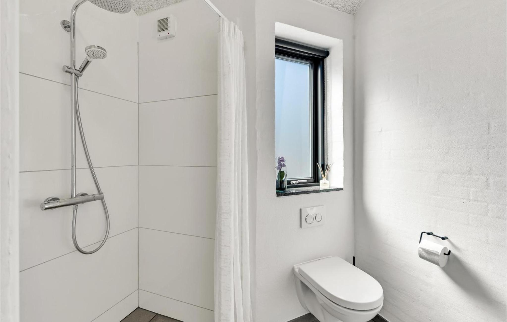 Nice Home In Blåvand With Kitchen