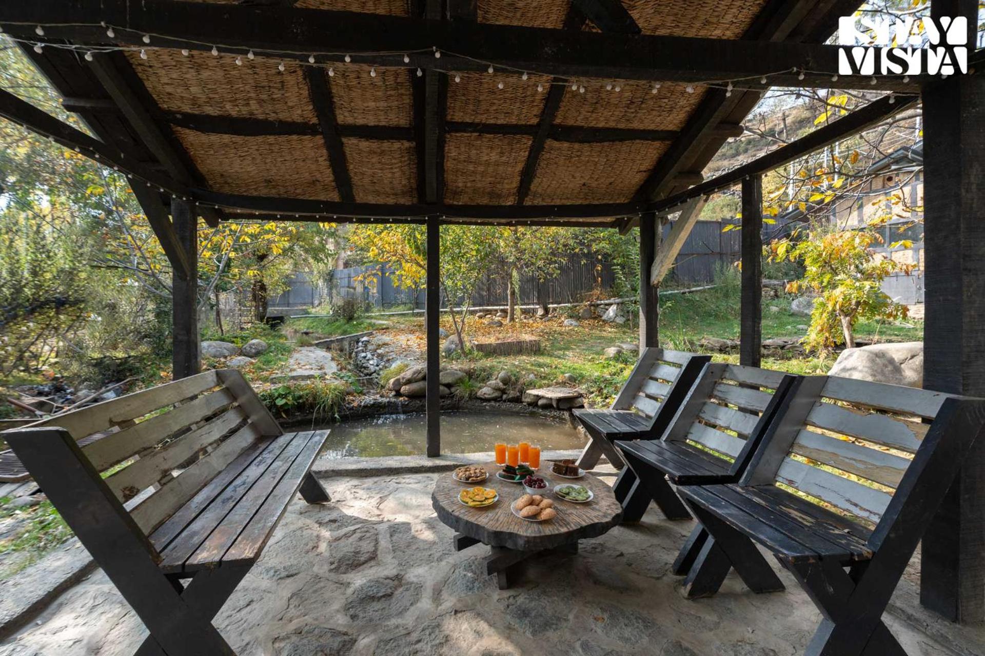 StayVista at Crystal Creek 2BR villa in Gulmarg with Free Breakfast view 4