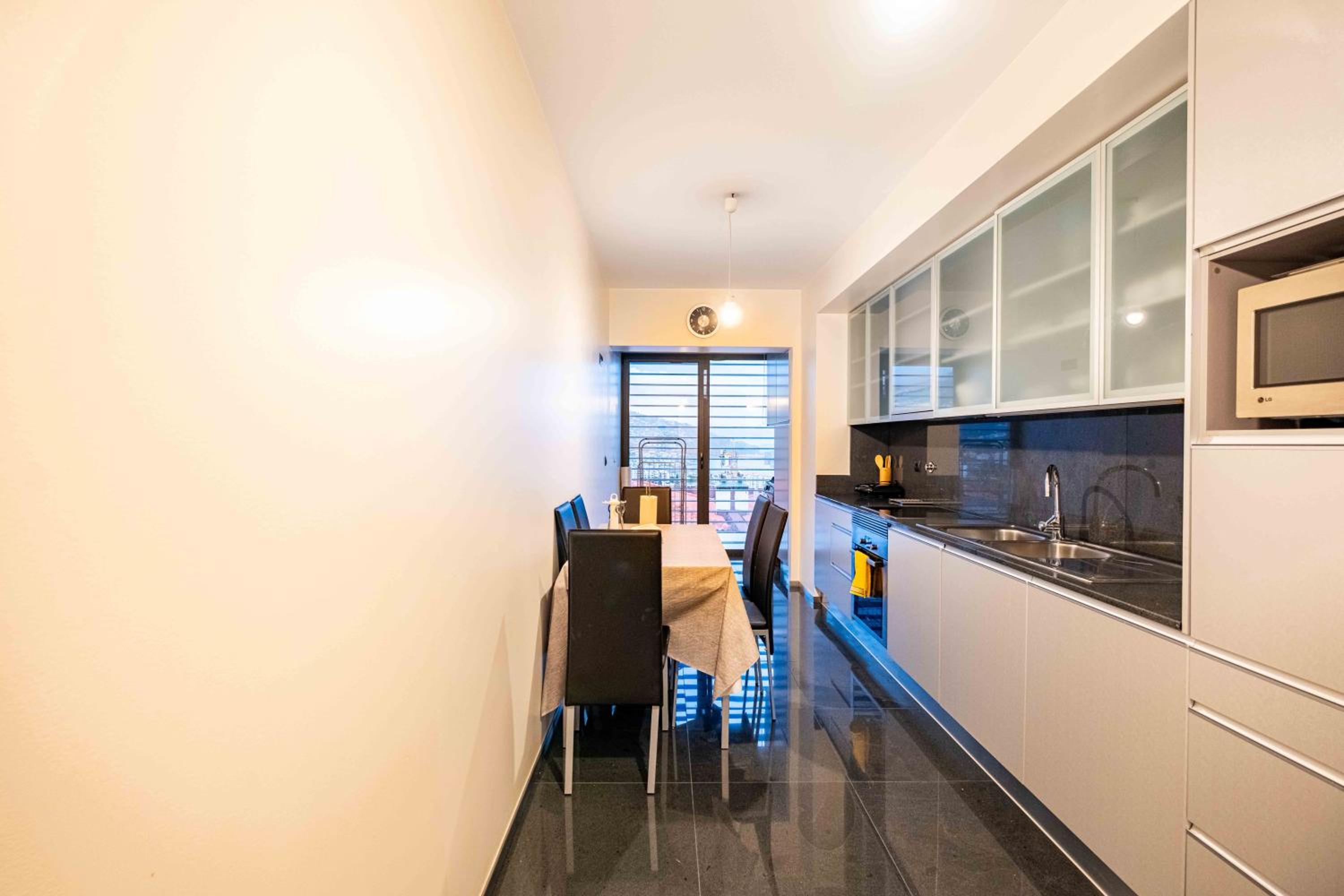 Precious Relaxation Rooms in Funchal view 5