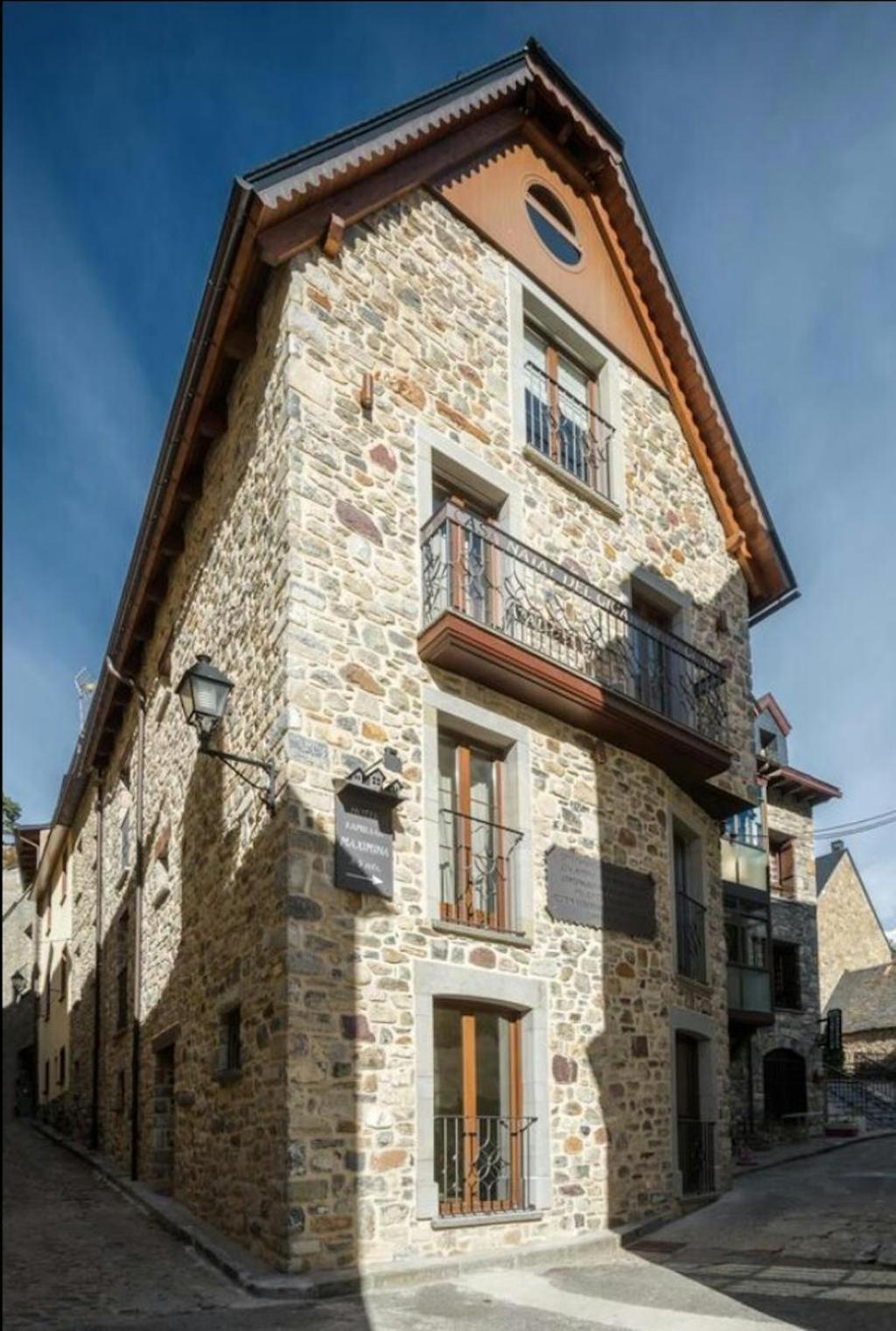 CASA GIGANTE de SALLENT - Exclusiva y con historia view 2