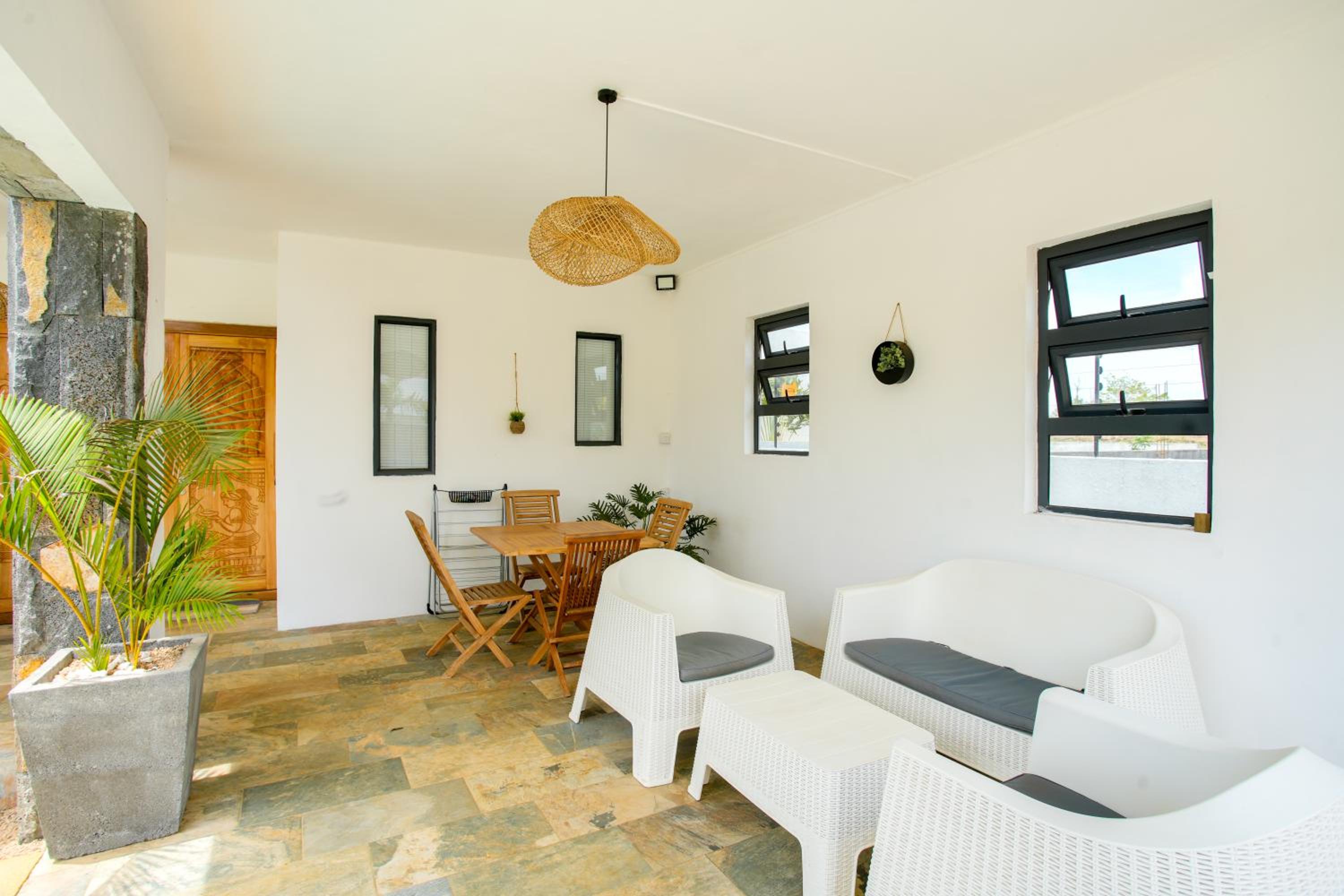 Spacious 4 Bed Villa with BBQ, Pool & Parking Grand Baie view 4
