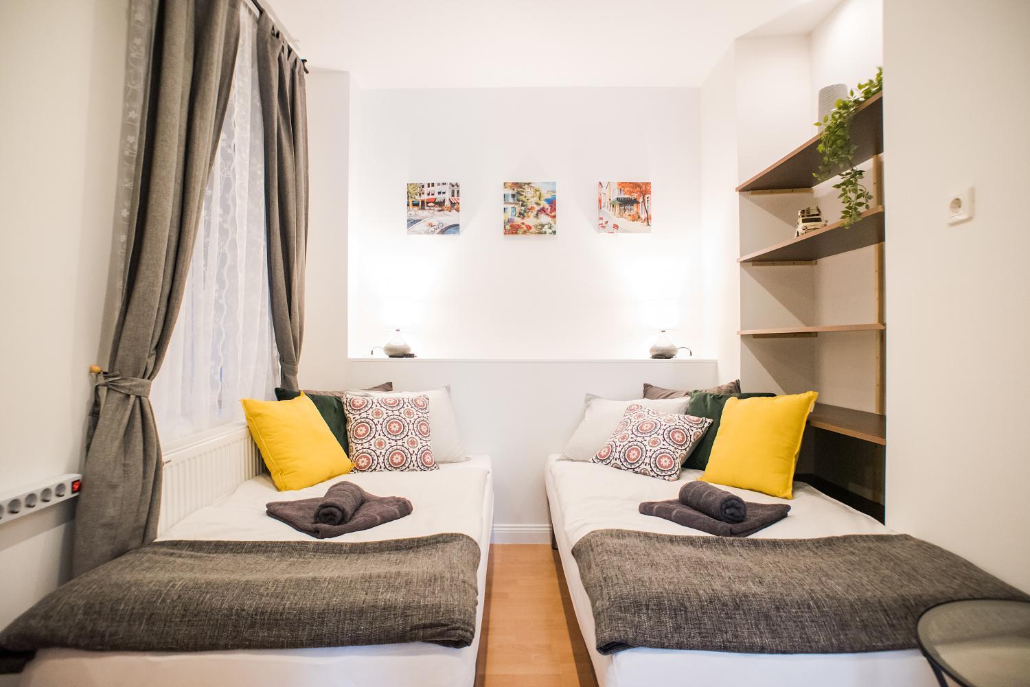 N16-Spacey, modern family flat for 5 view 3